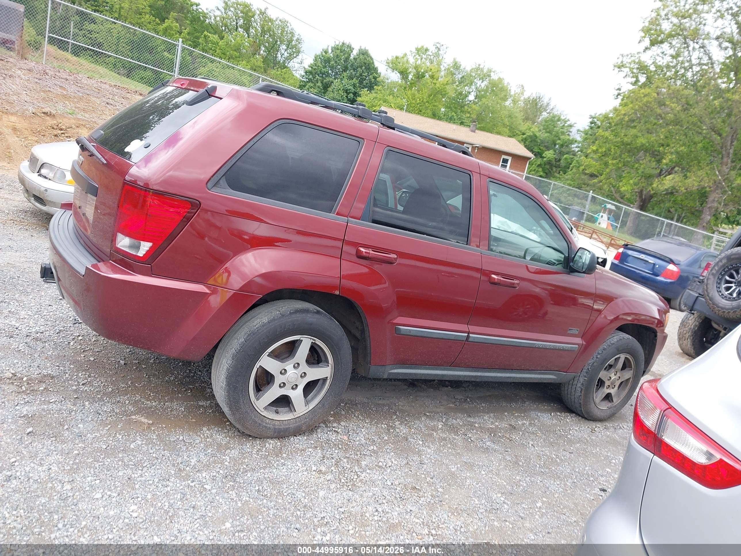 2007 Jeep Grand Cherokee Laredo Red vin: 1J8GS48K47C695736