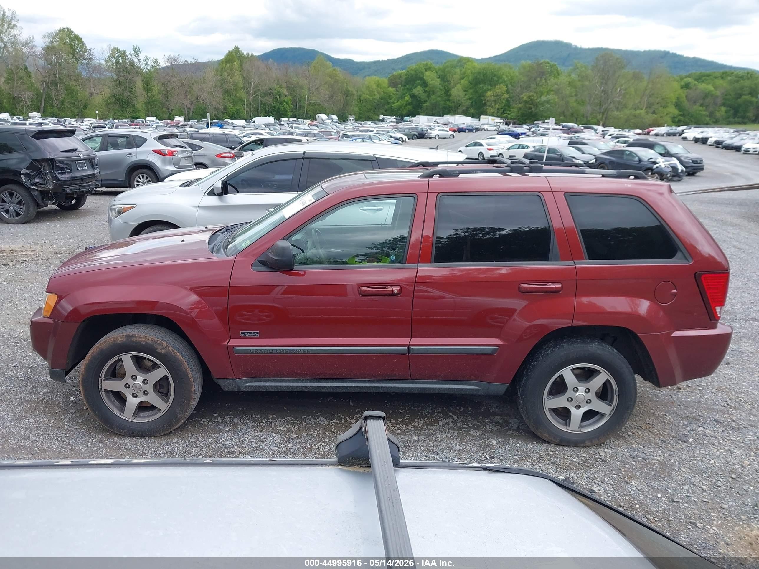 2007 Jeep Grand Cherokee Laredo Red vin: 1J8GS48K47C695736