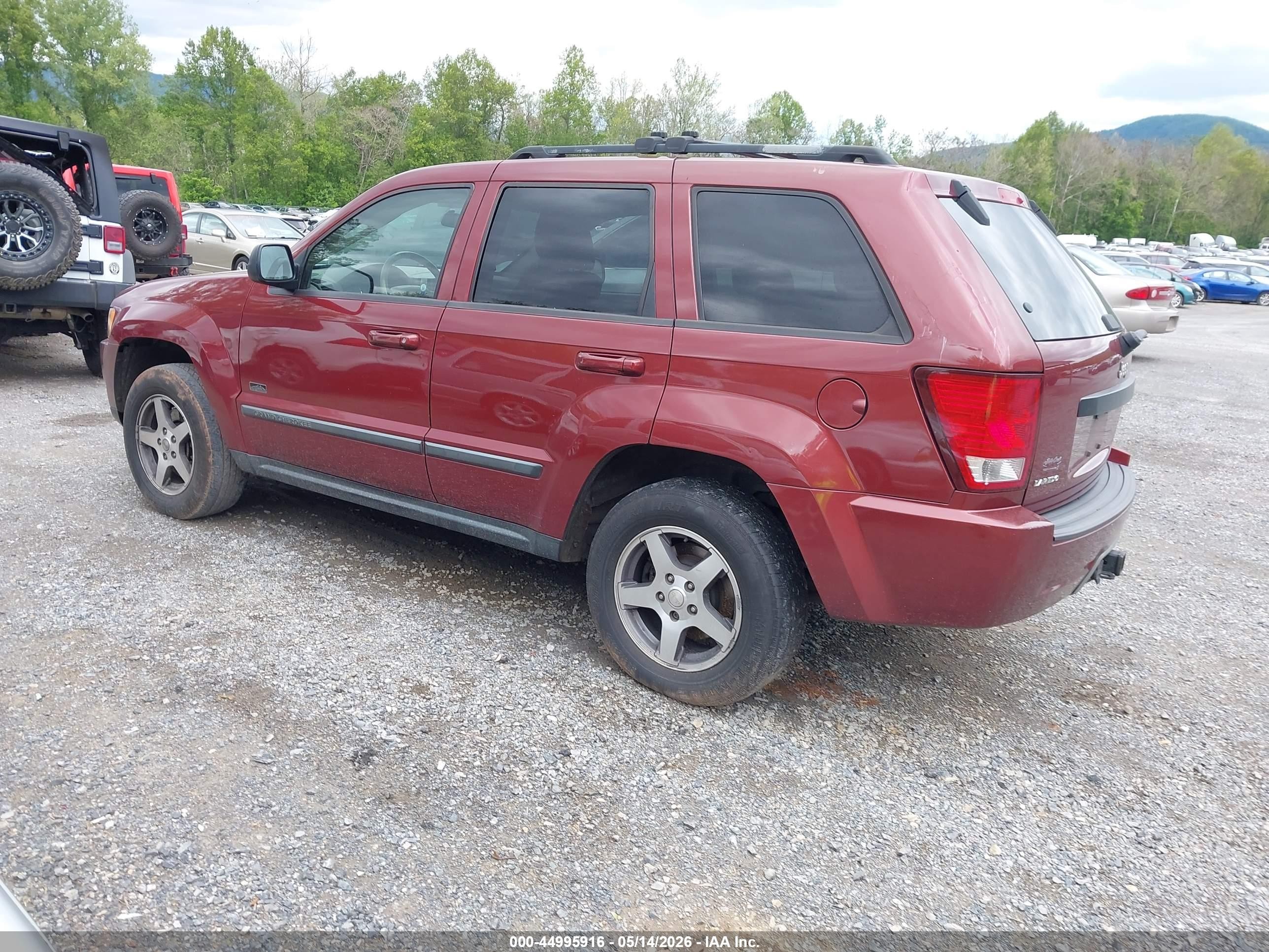 2007 Jeep Grand Cherokee Laredo Red vin: 1J8GS48K47C695736