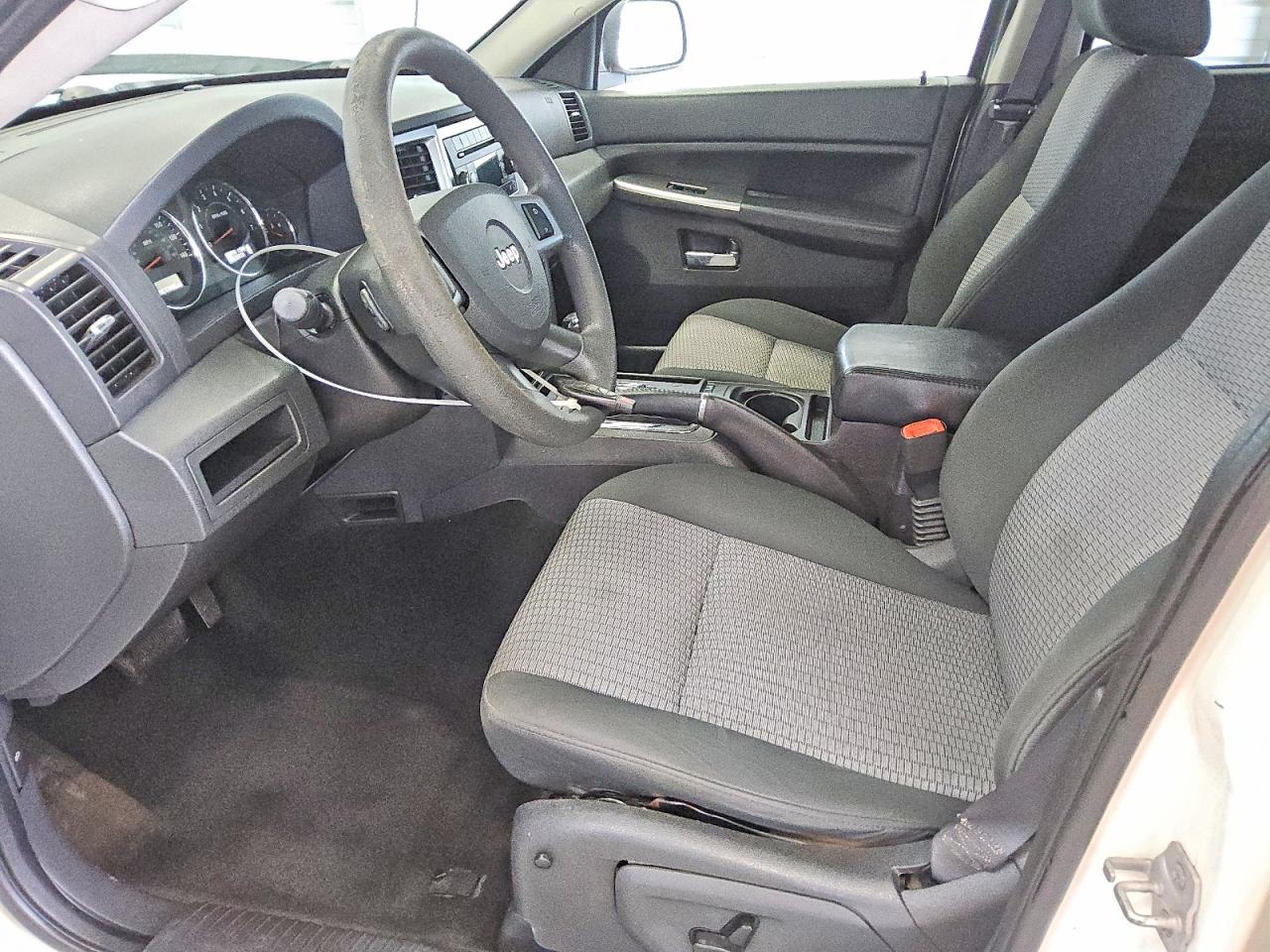 2009 Jeep Grand Cherokee Laredo White vin: 1J8GS48K59C538302