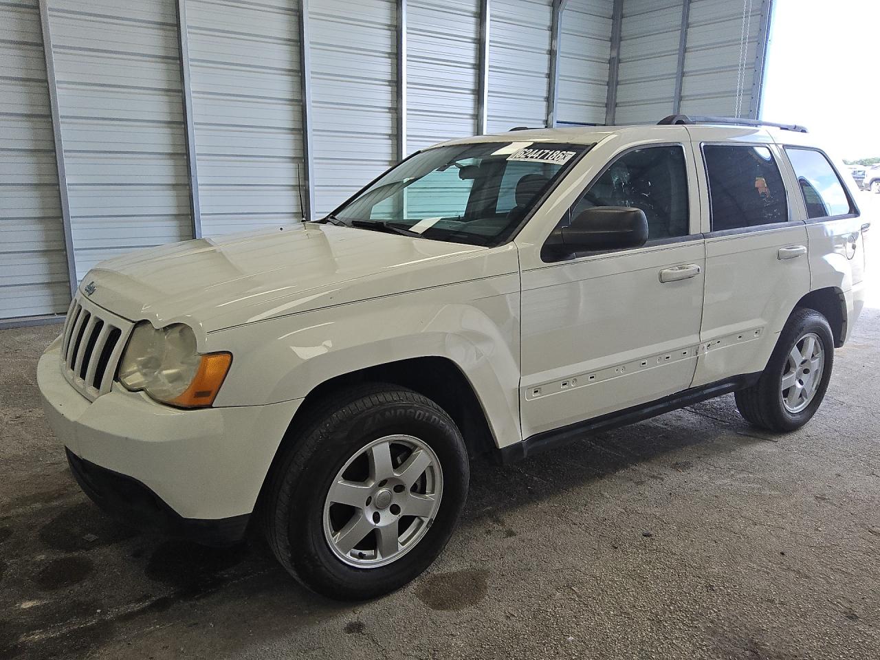 2009 Jeep Grand Cherokee Laredo White vin: 1J8GS48K59C538302 Damage: Left Front Door Cladding, Missing, Replacement Required