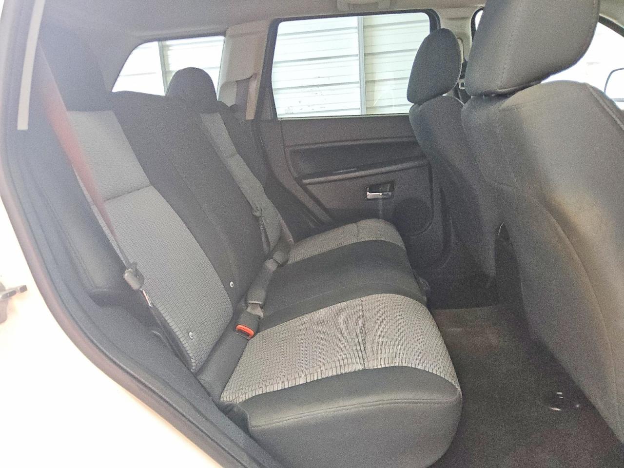2009 Jeep Grand Cherokee Laredo White vin: 1J8GS48K59C538302