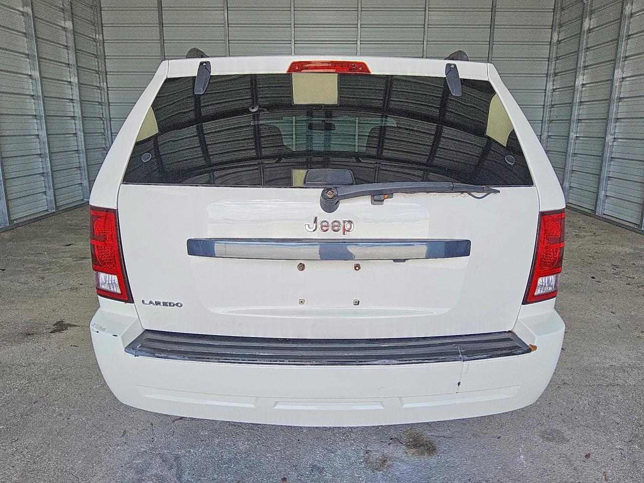 2009 Jeep Grand Cherokee Laredo White vin: 1J8GS48K59C538302