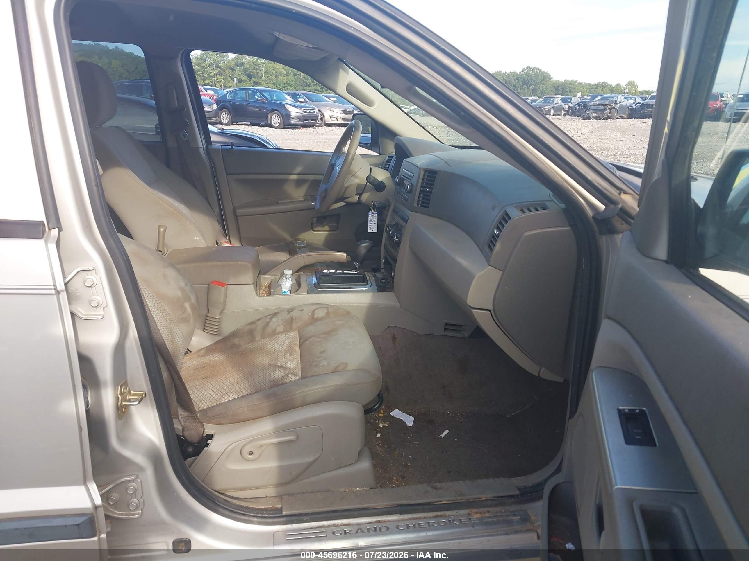 2007 Jeep Grand Cherokee Laredo Серебряный vin: 1J8GS48K67C545434