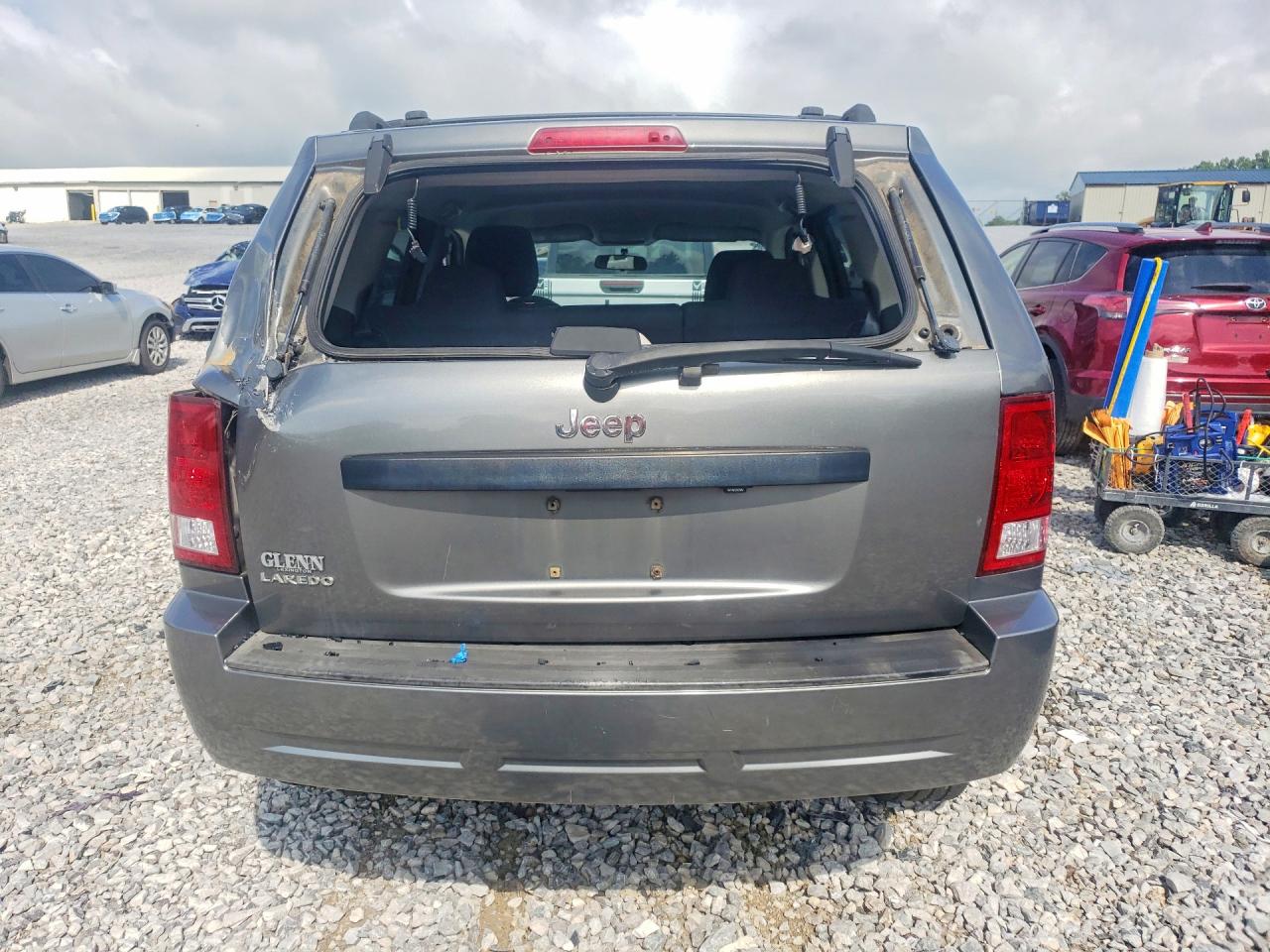 2008 Jeep Grand Cherokee Laredo Gray vin: 1J8GS48K68C168508