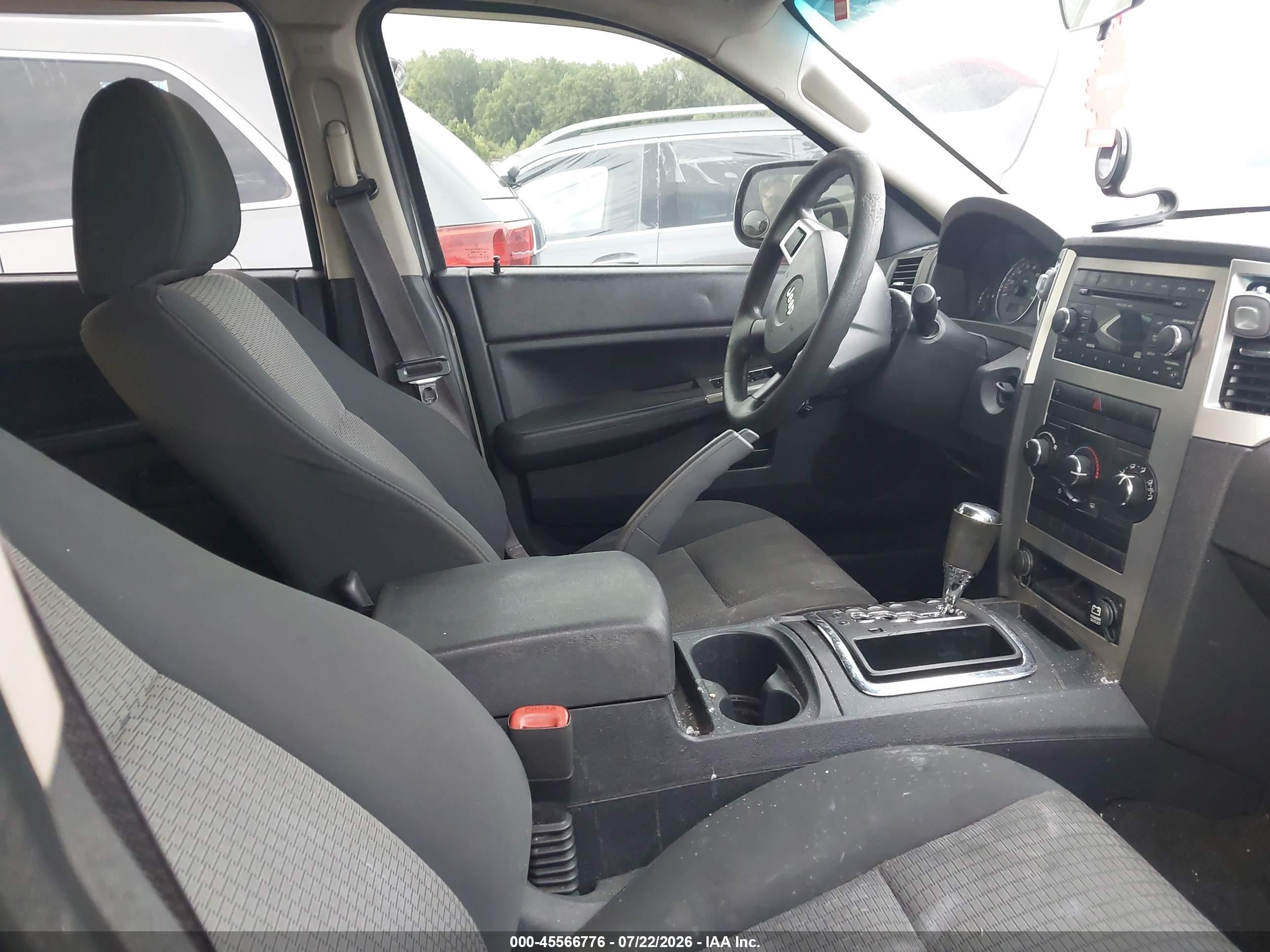 2008 Jeep Grand Cherokee Laredo Beige vin: 1J8GS48K68C182473