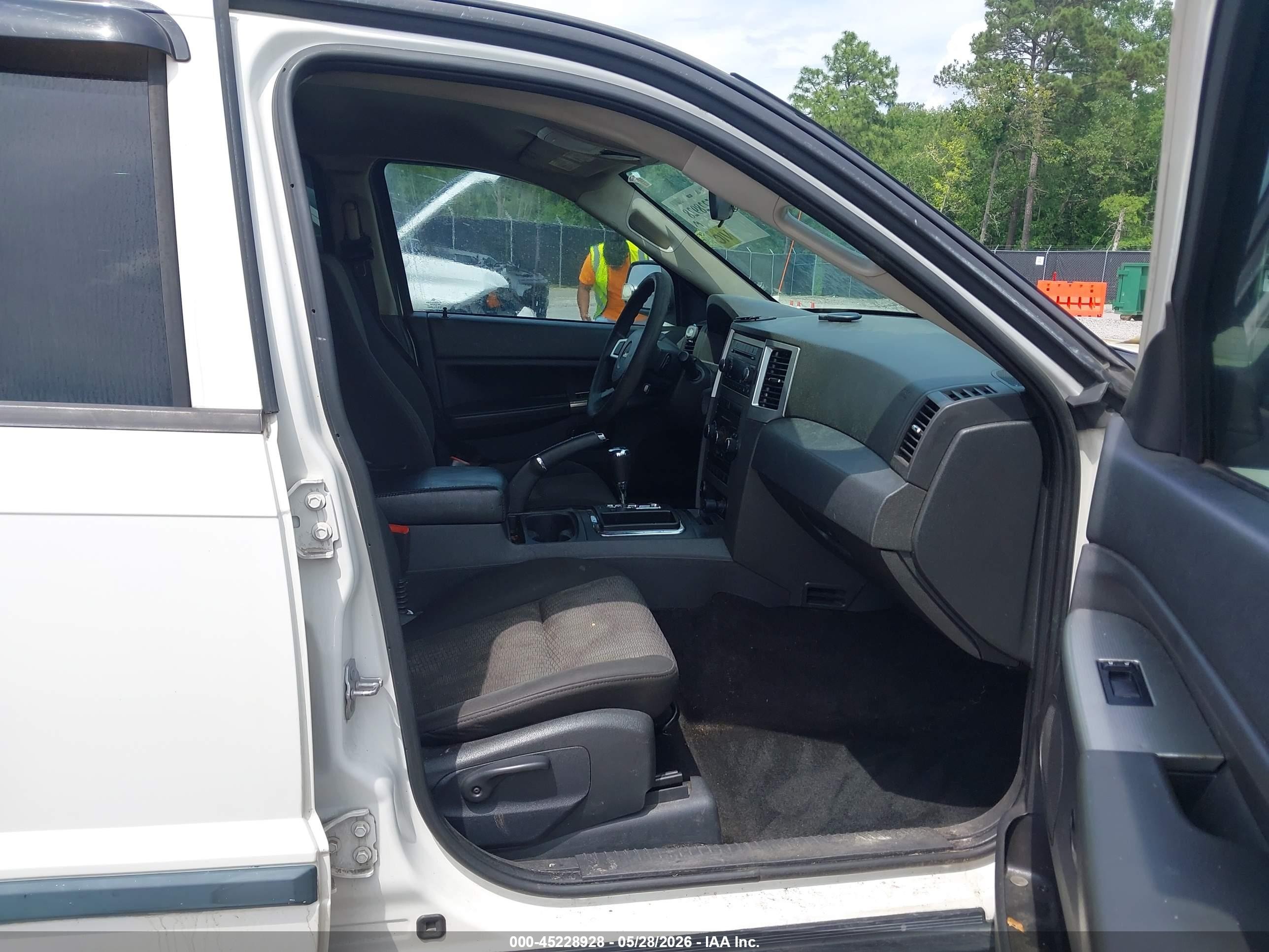 2009 Jeep Grand Cherokee Laredo White vin: 1J8GS48K69C503669