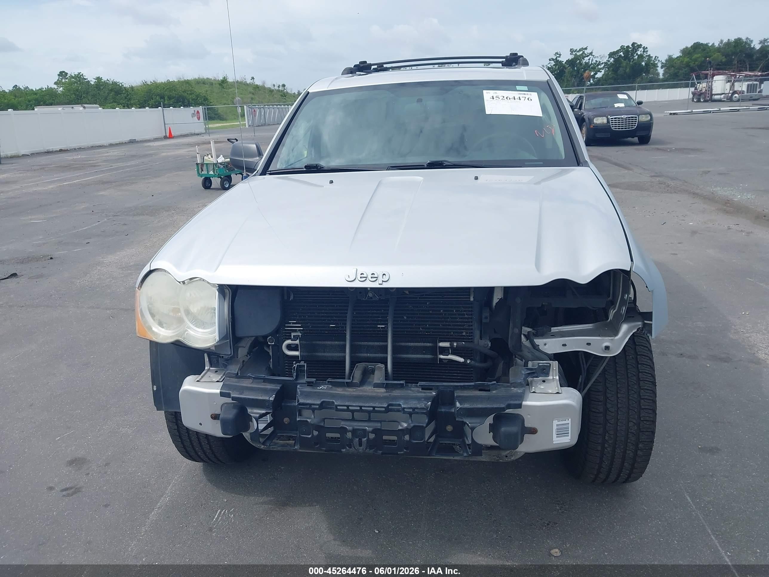2009 Jeep Grand Cherokee Laredo Silver vin: 1J8GS48K69C555853