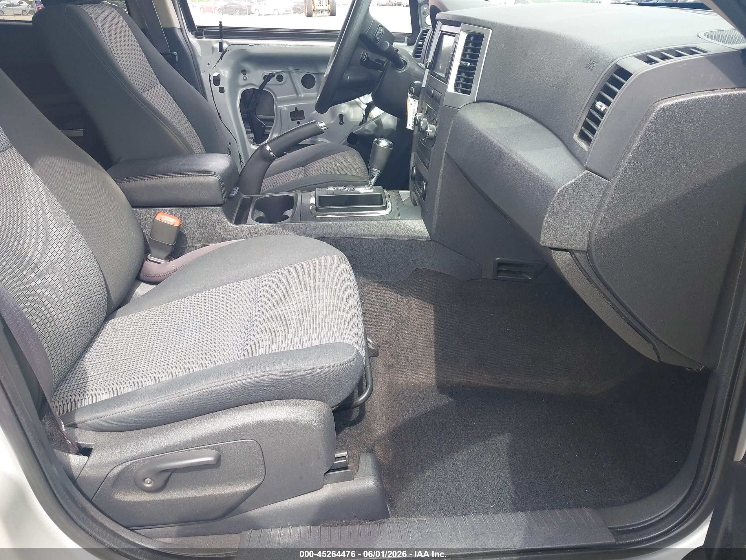 2009 Jeep Grand Cherokee Laredo Silver vin: 1J8GS48K69C555853