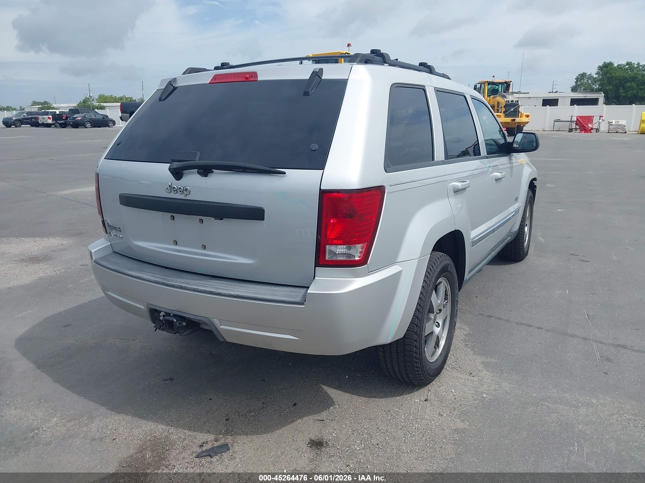 2009 Jeep Grand Cherokee Laredo Silver vin: 1J8GS48K69C555853