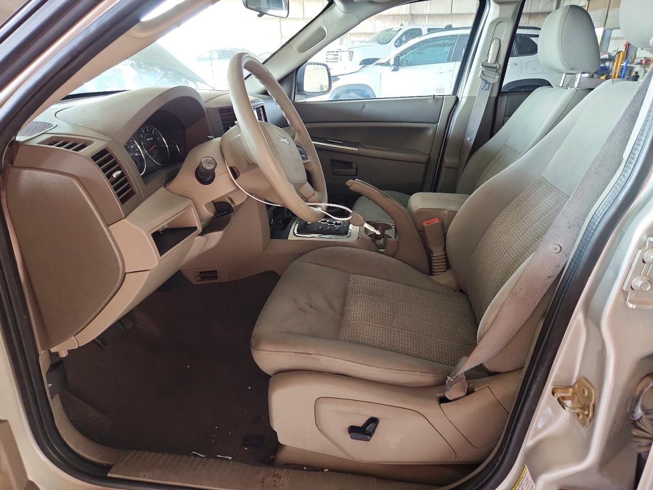 2007 Jeep Grand Cherokee Laredo Cream vin: 1J8GS48K77C560802