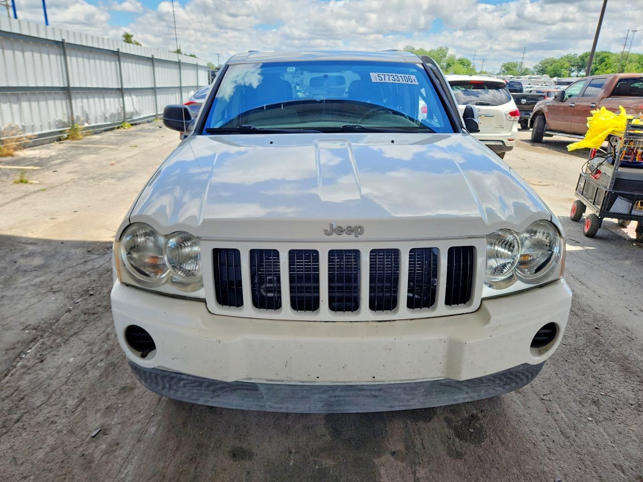 2007 Jeep Grand Cherokee Laredo White vin: 1J8GS48K77C597686
