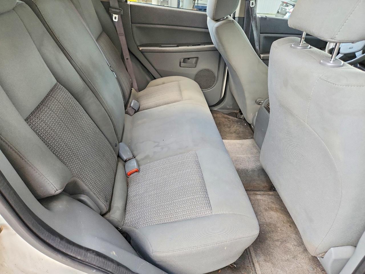 2007 Jeep Grand Cherokee Laredo White vin: 1J8GS48K77C597686