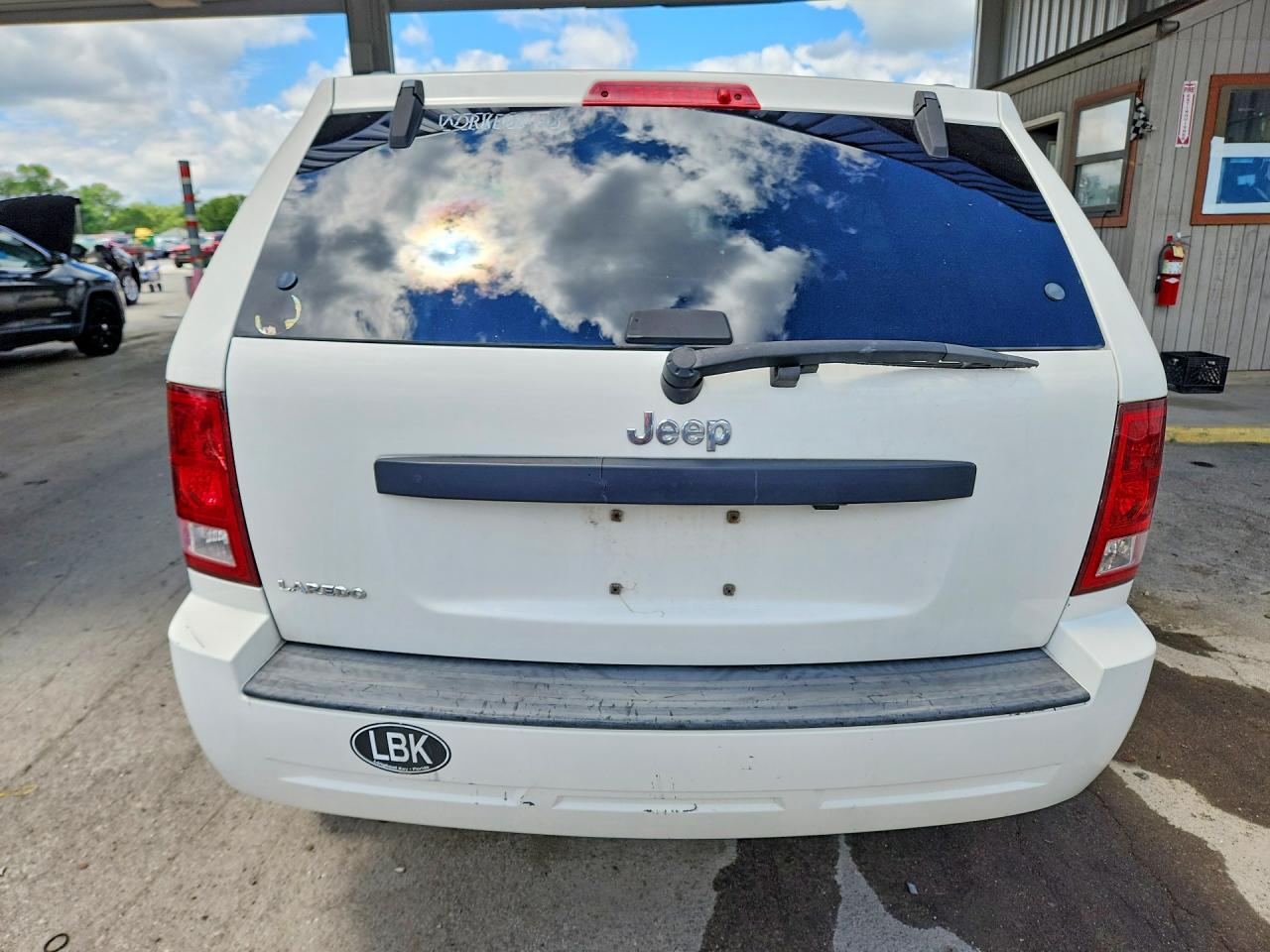 2007 Jeep Grand Cherokee Laredo White vin: 1J8GS48K77C597686