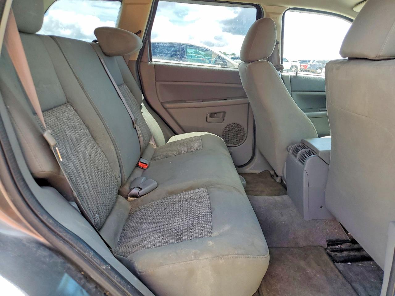 2007 Jeep Grand Cherokee Laredo Gray vin: 1J8GS48K77C627897