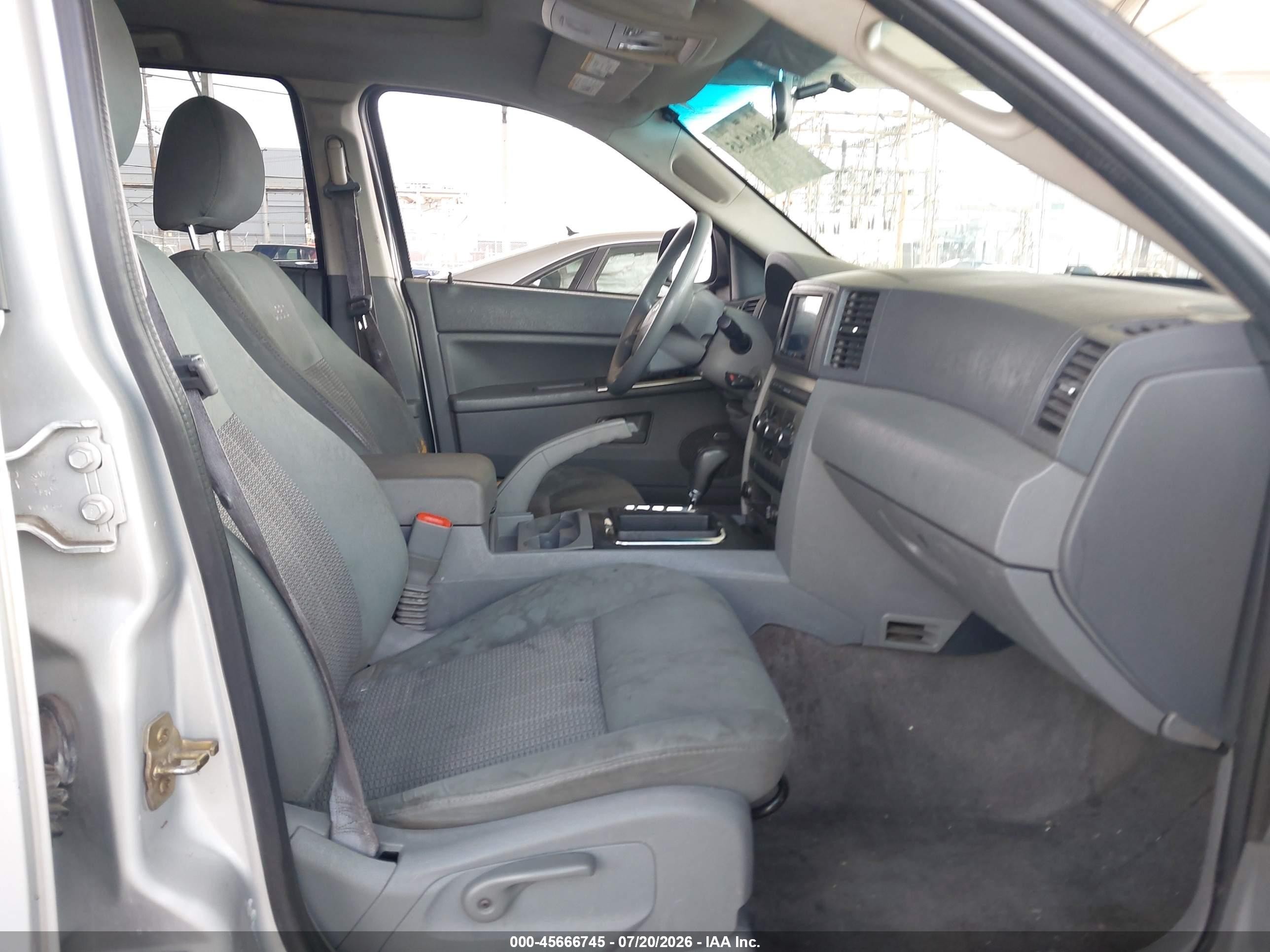 2007 Jeep Grand Cherokee Laredo Silver vin: 1J8GS48K77C646949