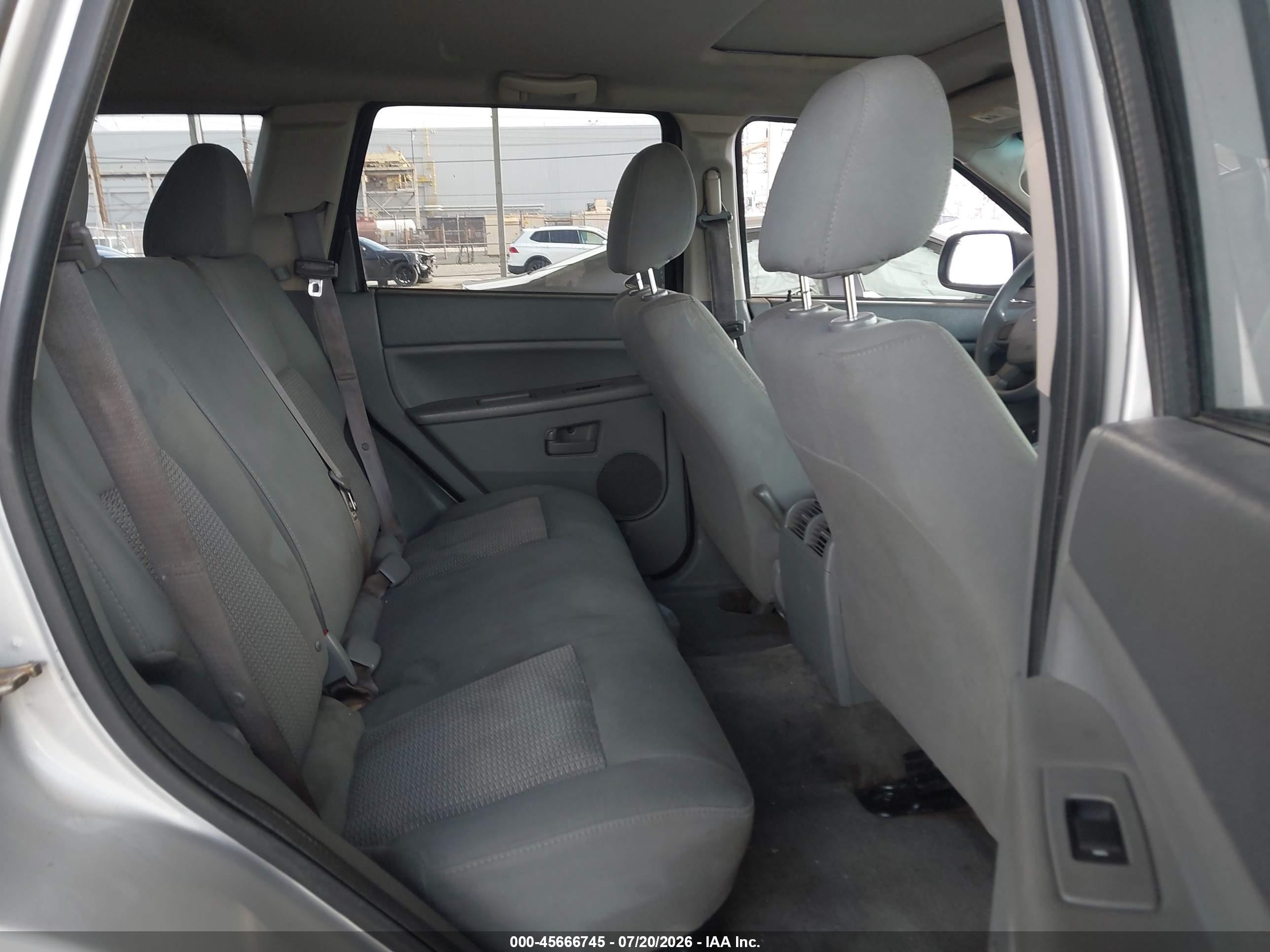 2007 Jeep Grand Cherokee Laredo Silver vin: 1J8GS48K77C646949