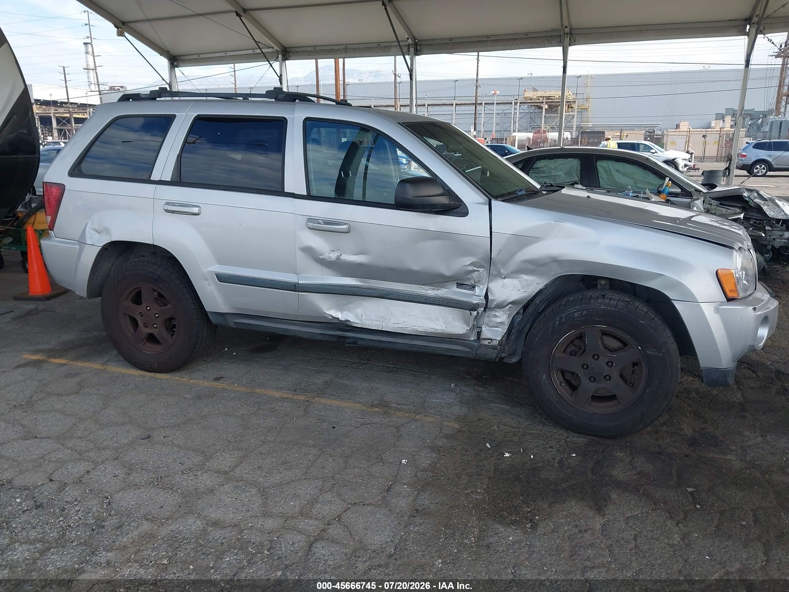 2007 Jeep Grand Cherokee Laredo Silver vin: 1J8GS48K77C646949