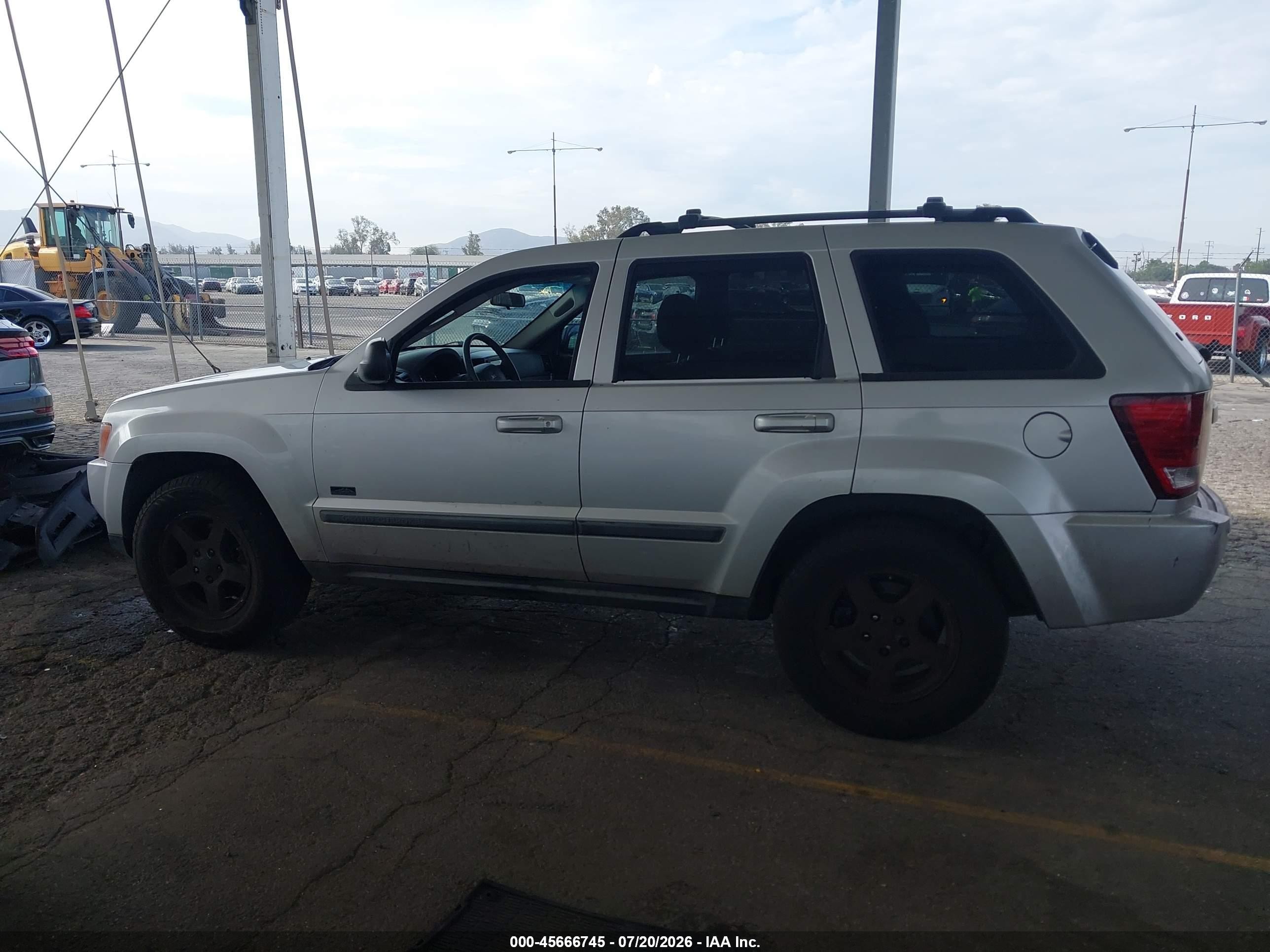2007 Jeep Grand Cherokee Laredo Silver vin: 1J8GS48K77C646949