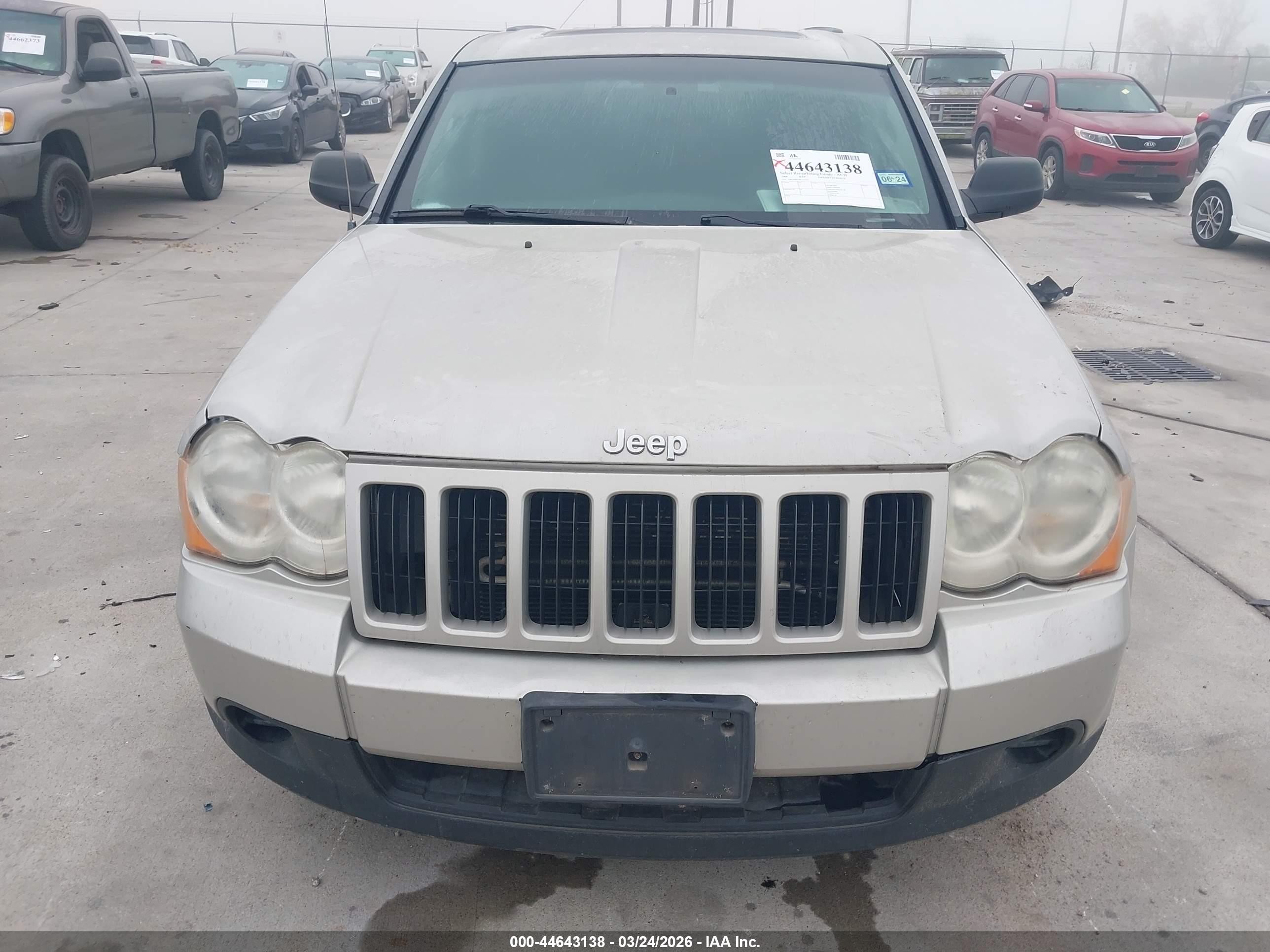 2008 Jeep Grand Cherokee Laredo Silver vin: 1J8GS48K78C242227