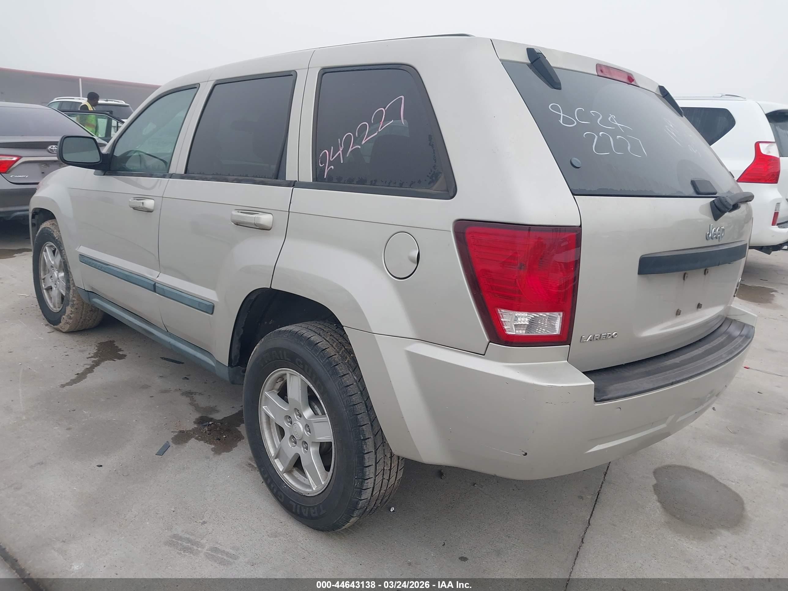 2008 Jeep Grand Cherokee Laredo Silver vin: 1J8GS48K78C242227