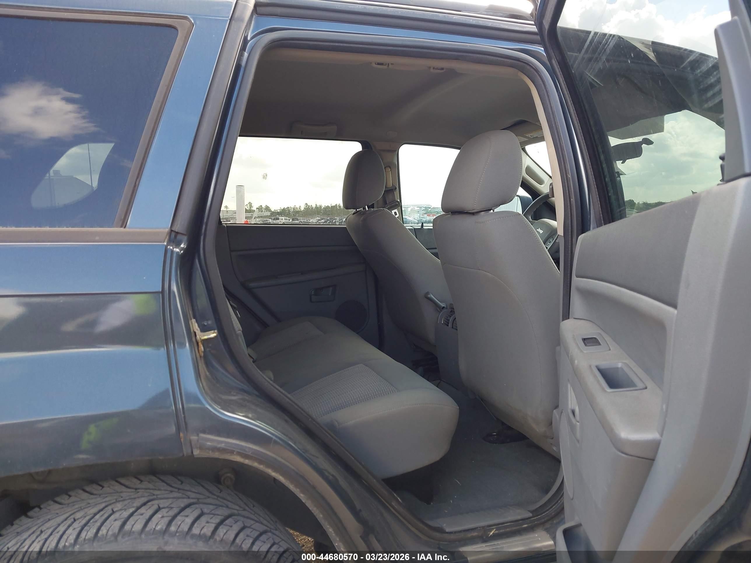 2007 Jeep Grand Cherokee Laredo Зеленый vin: 1J8GS48K87C526478