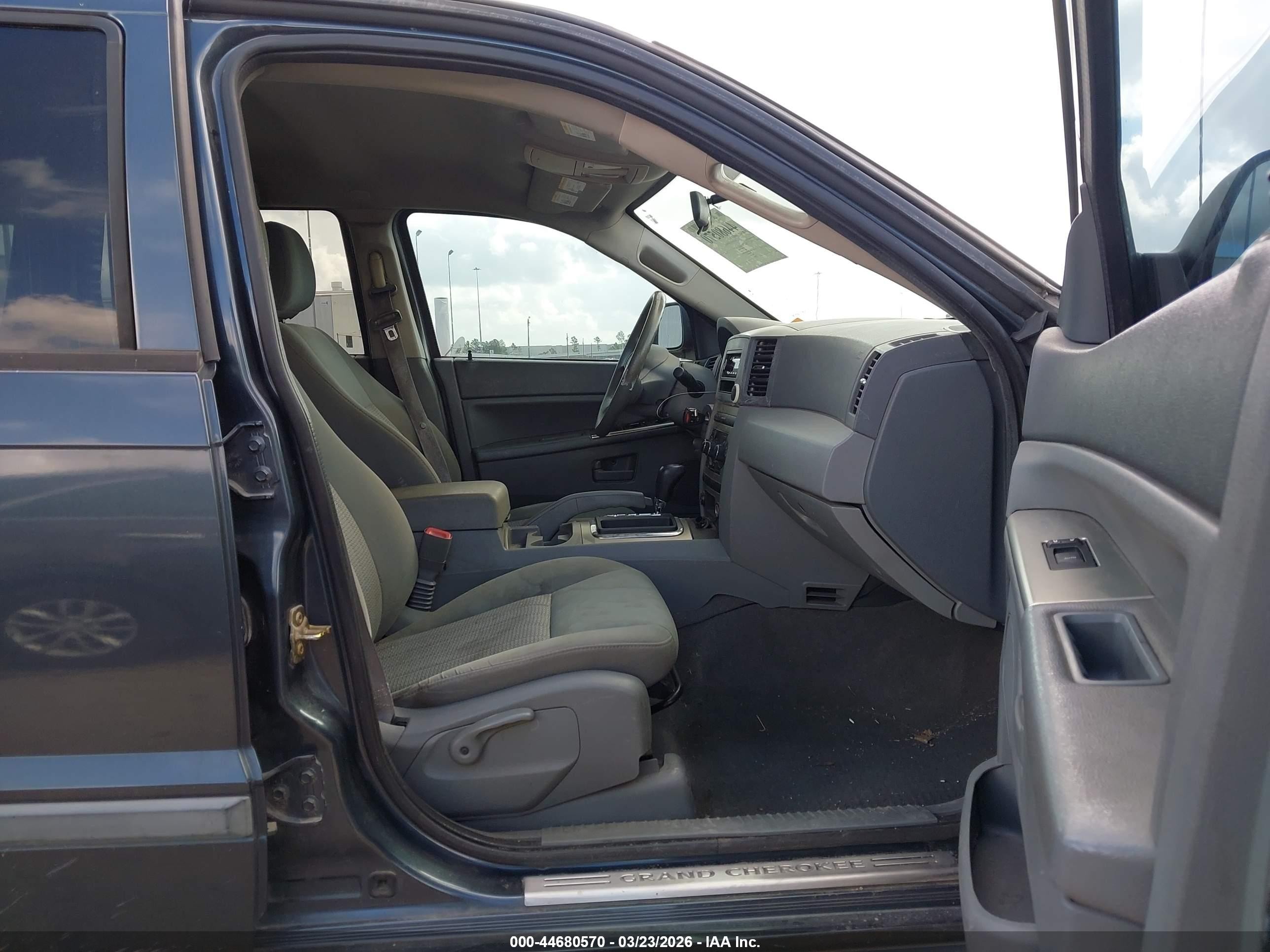 2007 Jeep Grand Cherokee Laredo Зеленый vin: 1J8GS48K87C526478