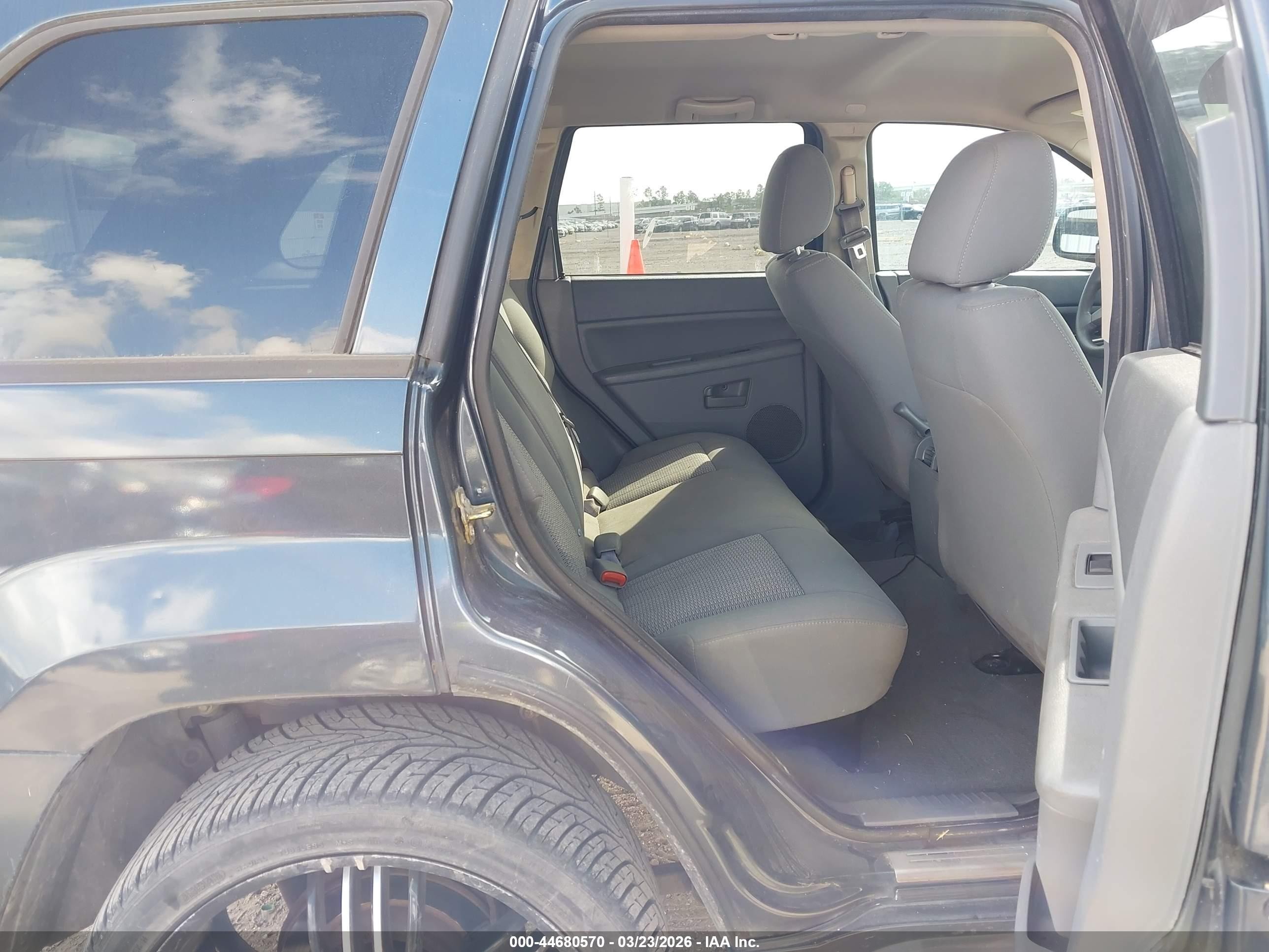 2007 Jeep Grand Cherokee Laredo Зеленый vin: 1J8GS48K87C526478