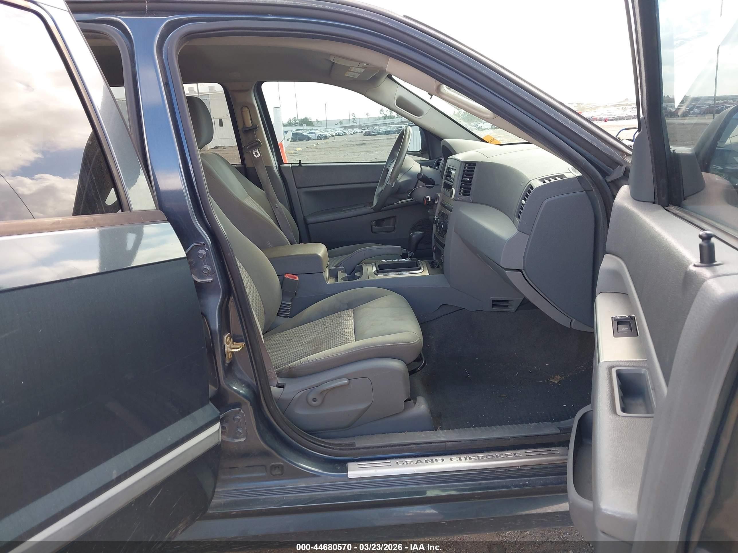 2007 Jeep Grand Cherokee Laredo Зеленый vin: 1J8GS48K87C526478