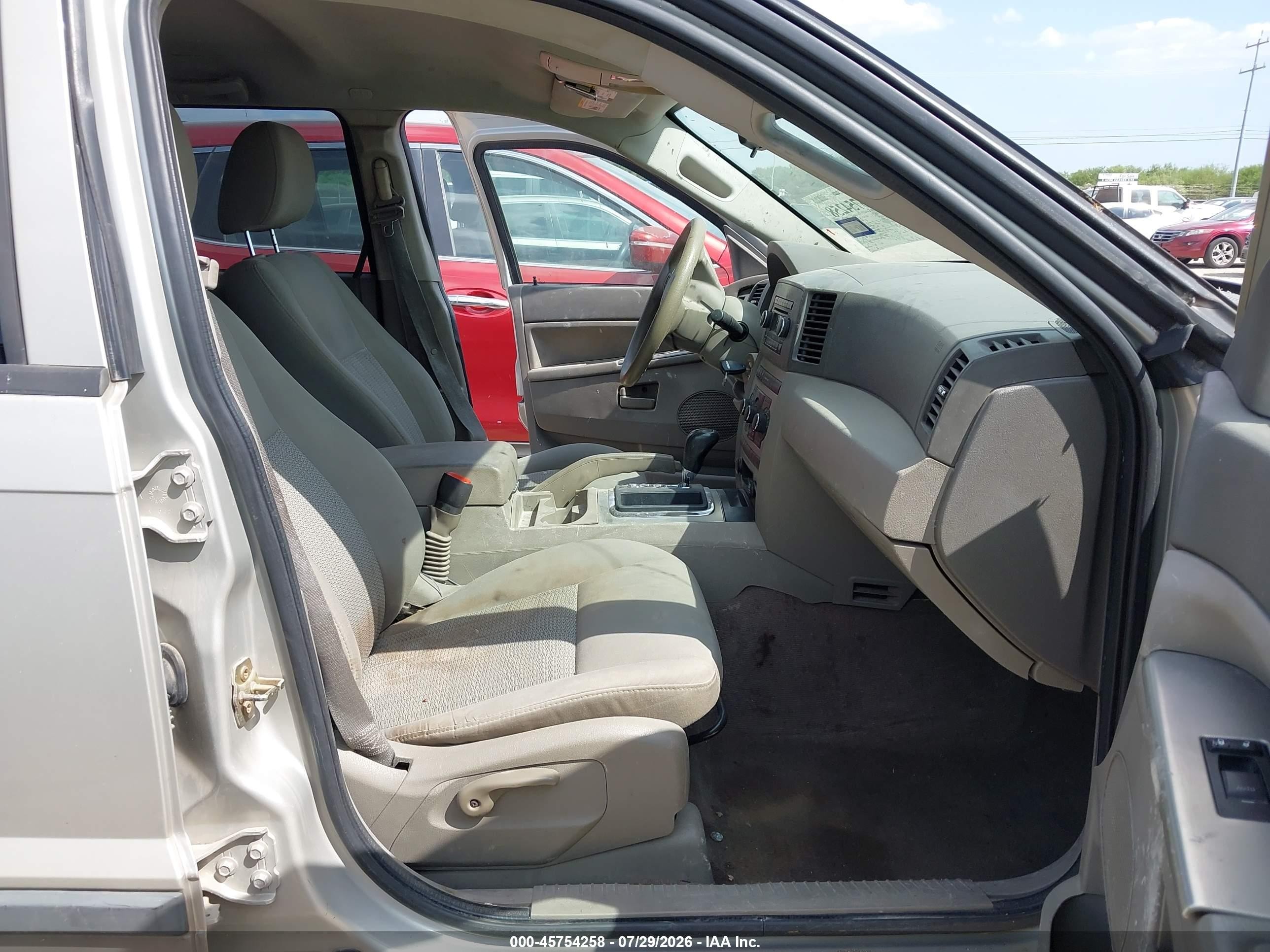2007 Jeep Grand Cherokee Laredo Beige vin: 1J8GS48K87C535603