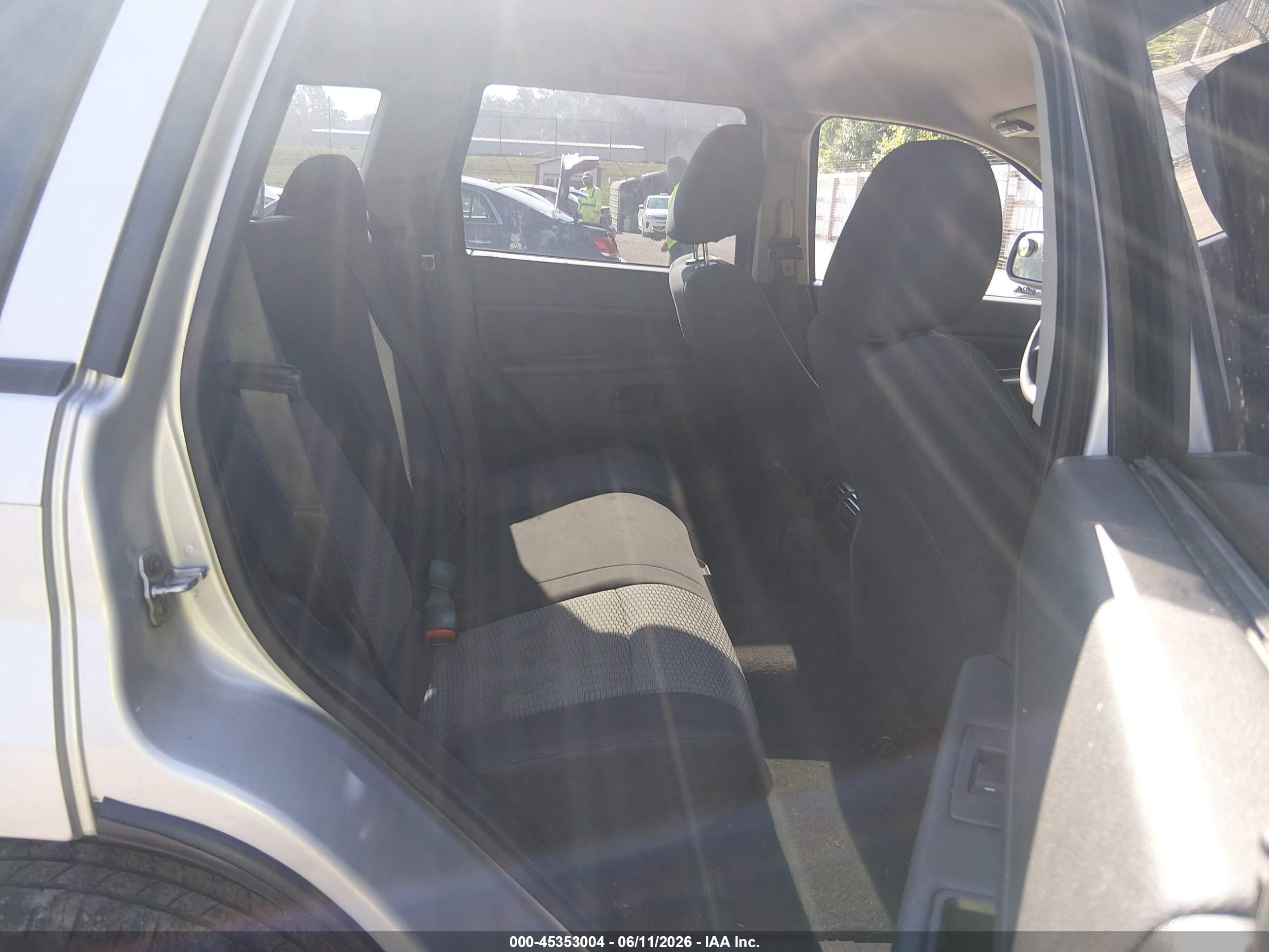 2008 Jeep Grand Cherokee Laredo Silver vin: 1J8GS48K88C218647