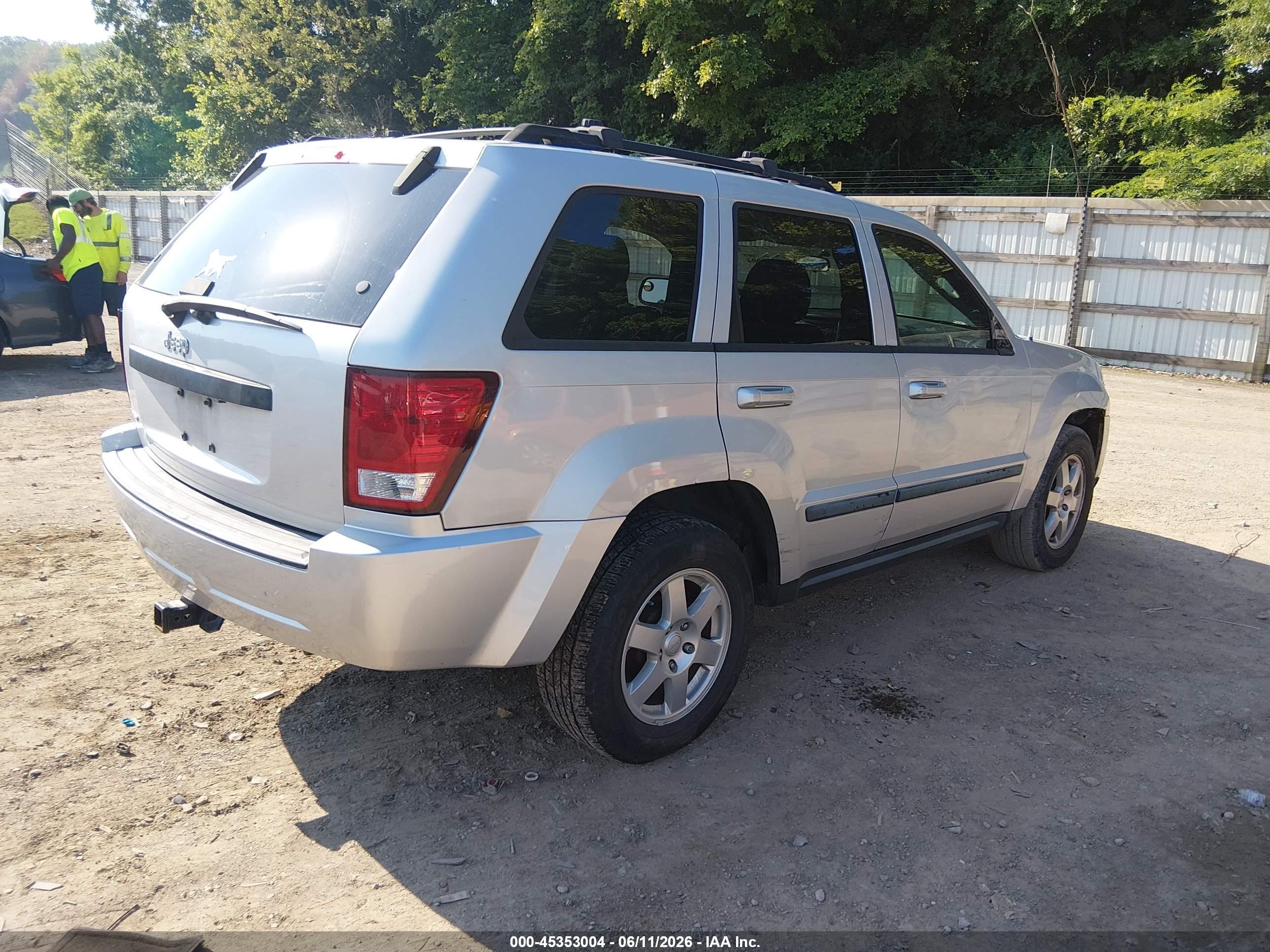 2008 Jeep Grand Cherokee Laredo Silver vin: 1J8GS48K88C218647