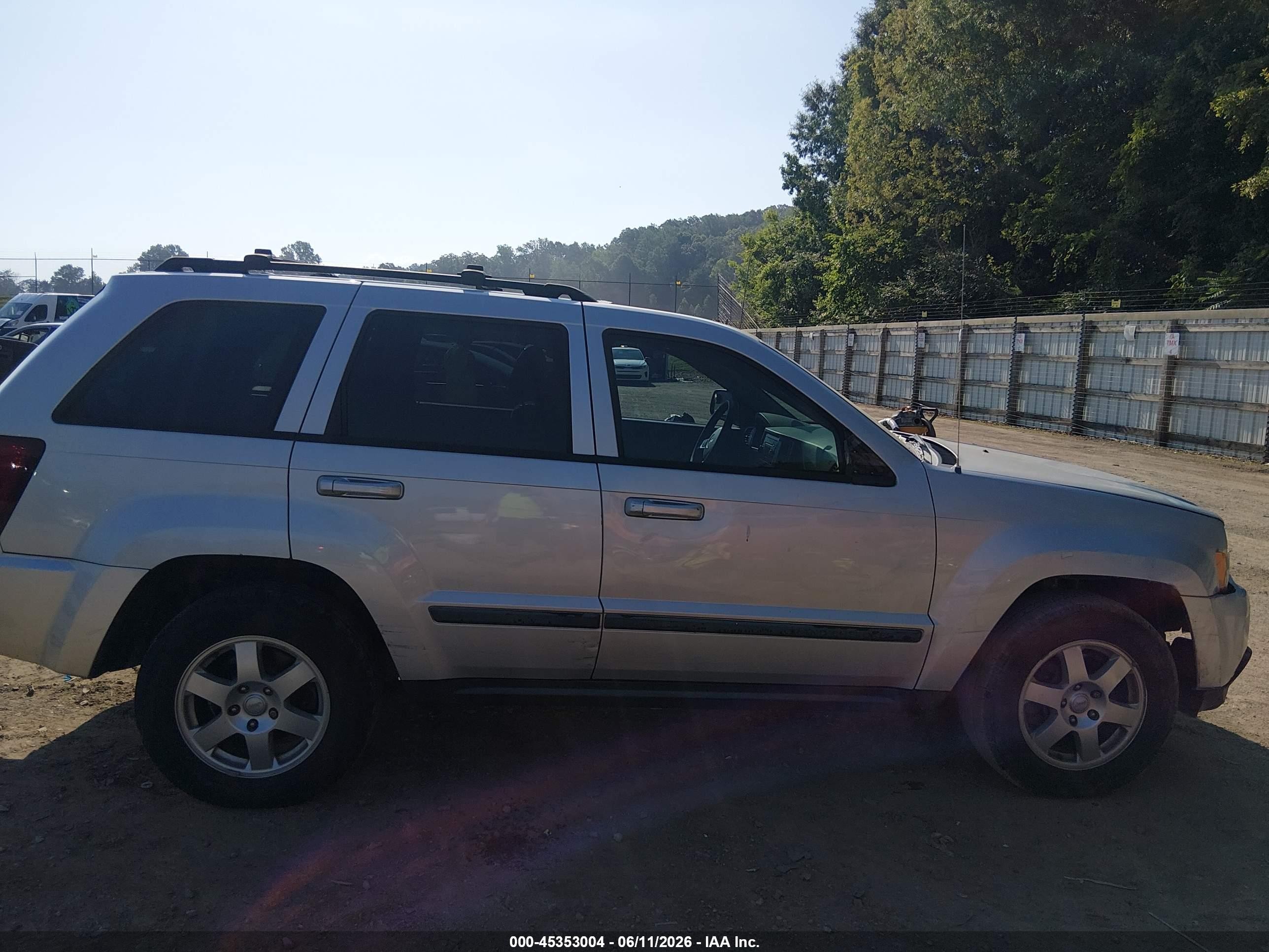 2008 Jeep Grand Cherokee Laredo Silver vin: 1J8GS48K88C218647