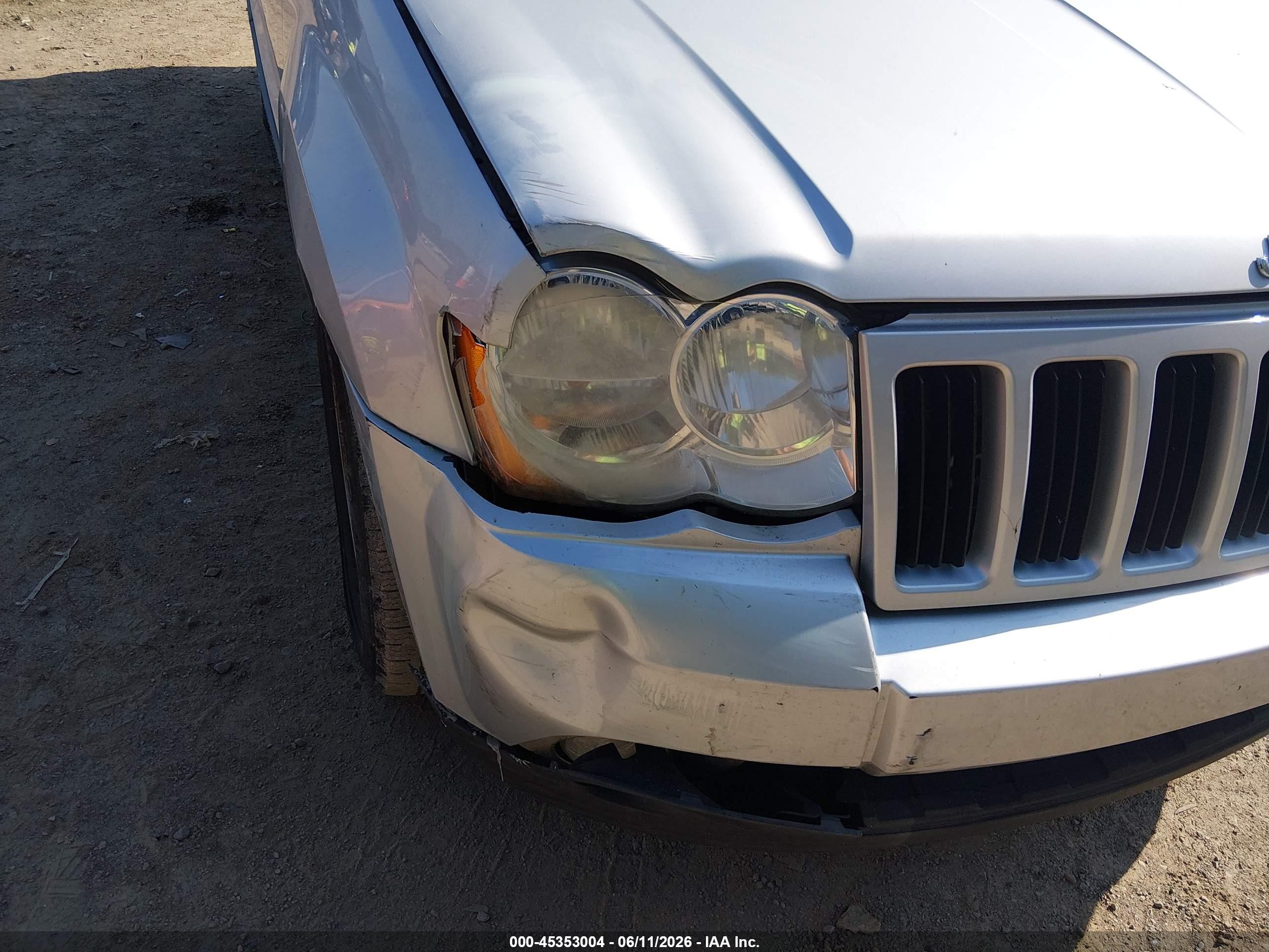 2008 Jeep Grand Cherokee Laredo Silver vin: 1J8GS48K88C218647