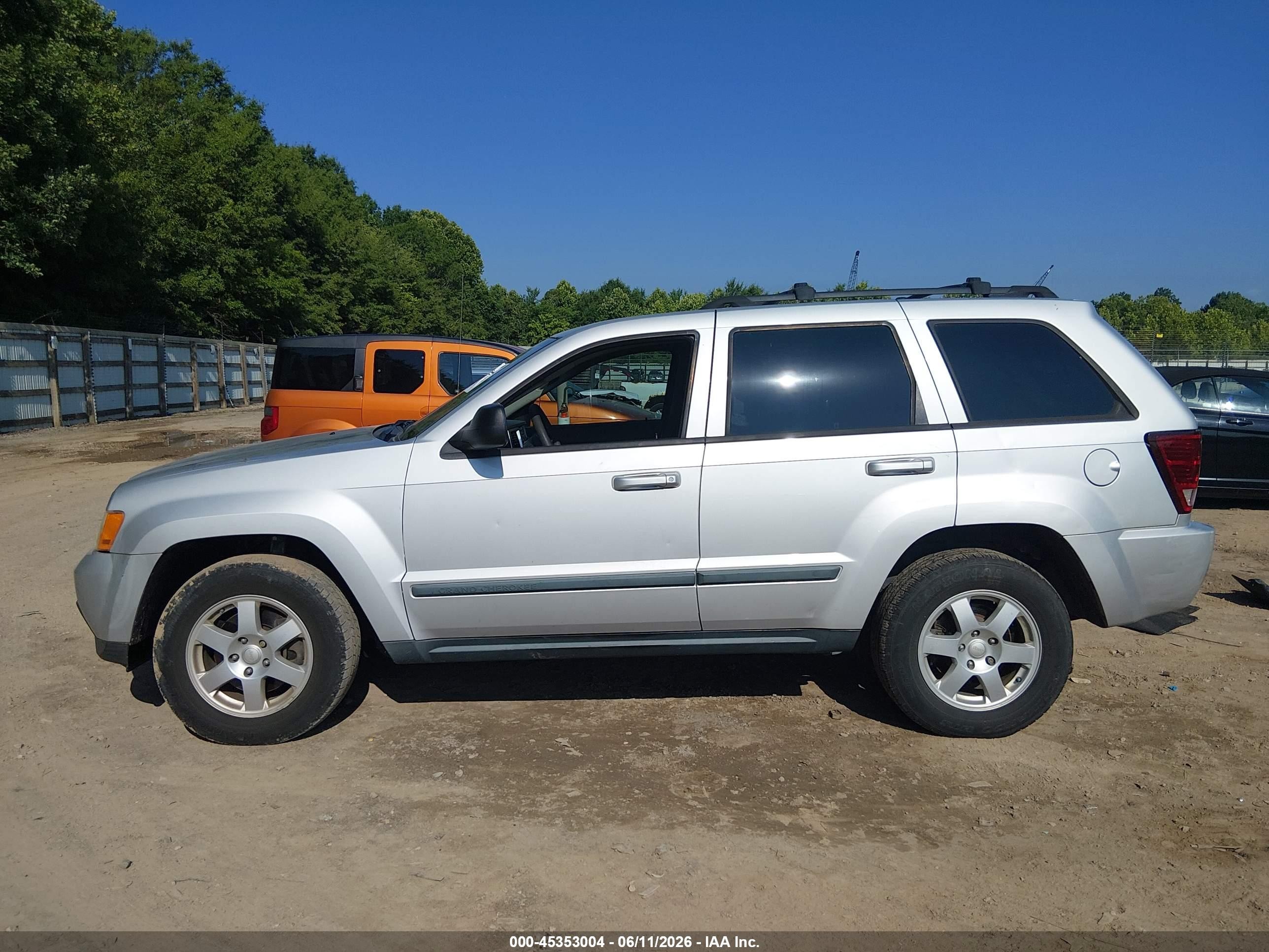 2008 Jeep Grand Cherokee Laredo Silver vin: 1J8GS48K88C218647