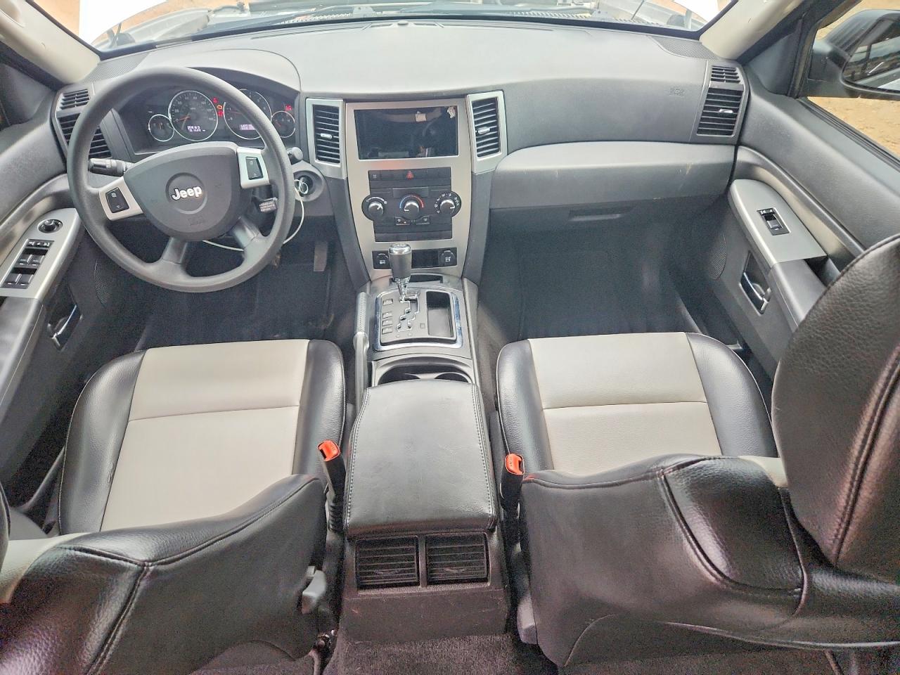 2009 Jeep Grand Cherokee Laredo Silver vin: 1J8GS48K89C539024