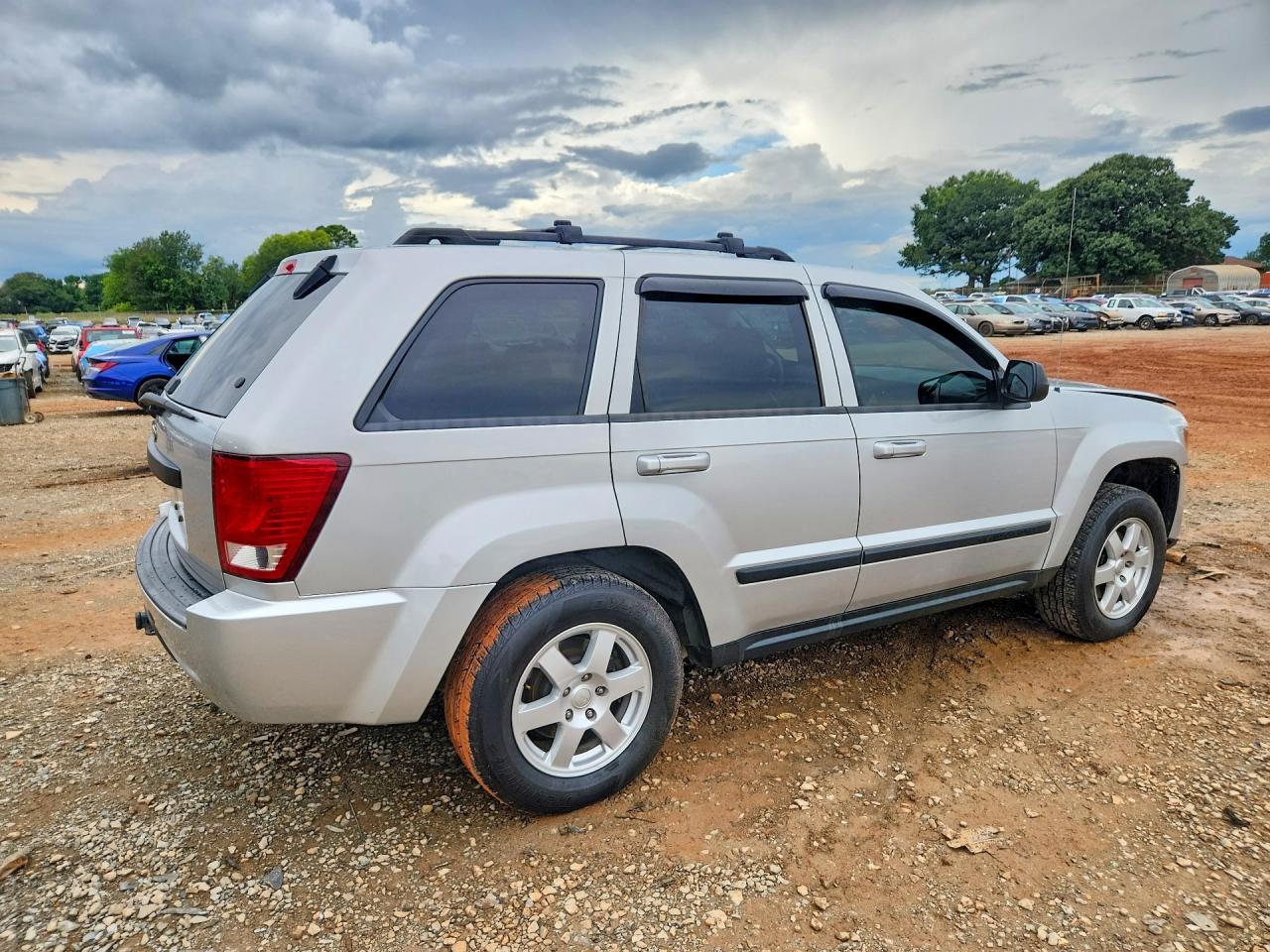 2009 Jeep Grand Cherokee Laredo Silver vin: 1J8GS48K89C539024