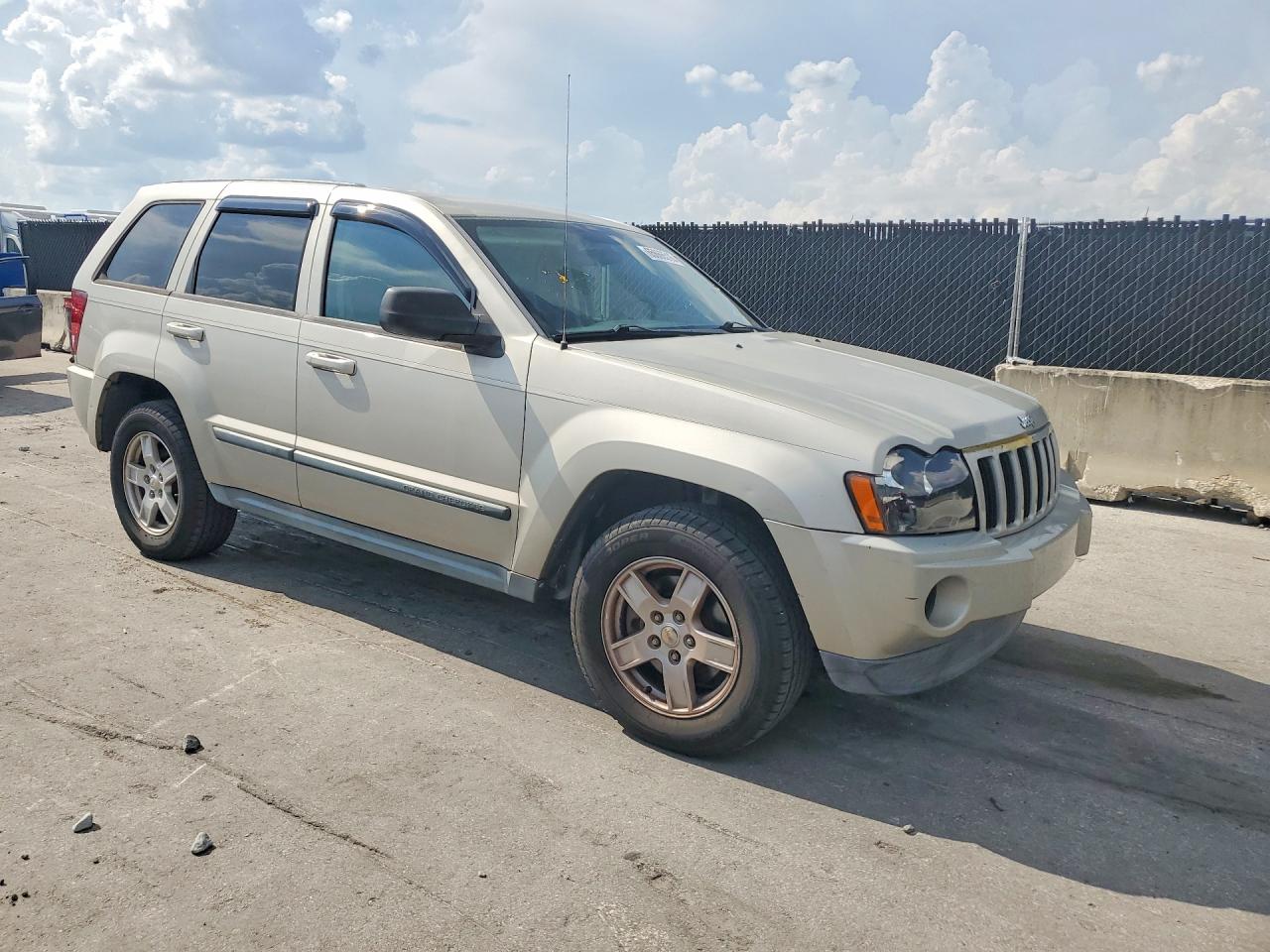 2007 Jeep Grand Cherokee Laredo Cream vin: 1J8GS48K97C656740