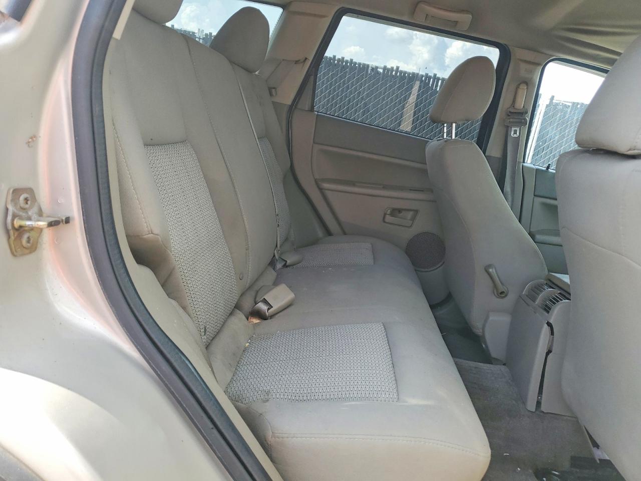 2007 Jeep Grand Cherokee Laredo Cream vin: 1J8GS48K97C656740