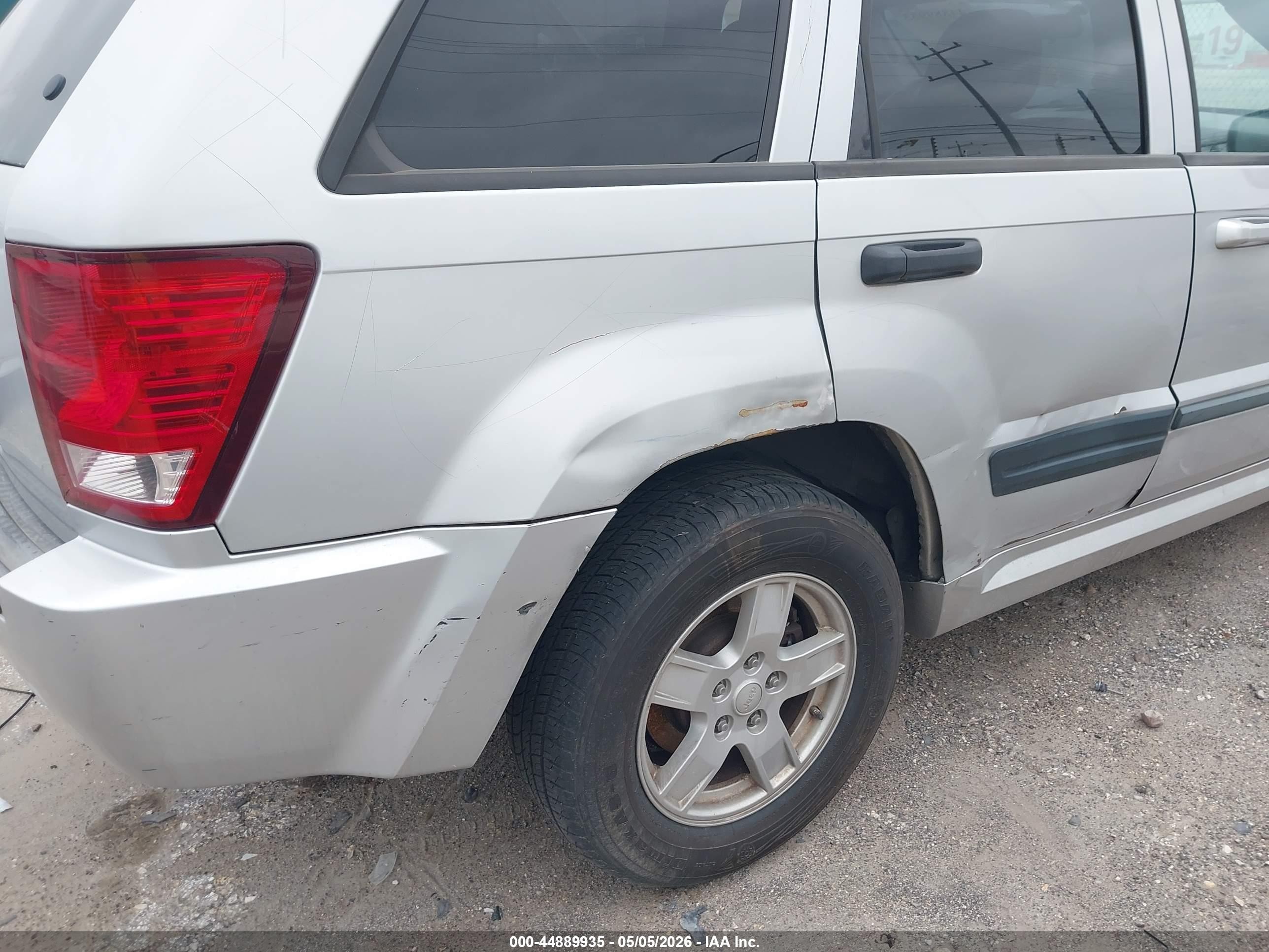 2007 Jeep Grand Cherokee Laredo Silver vin: 1J8GS48KX7C526725