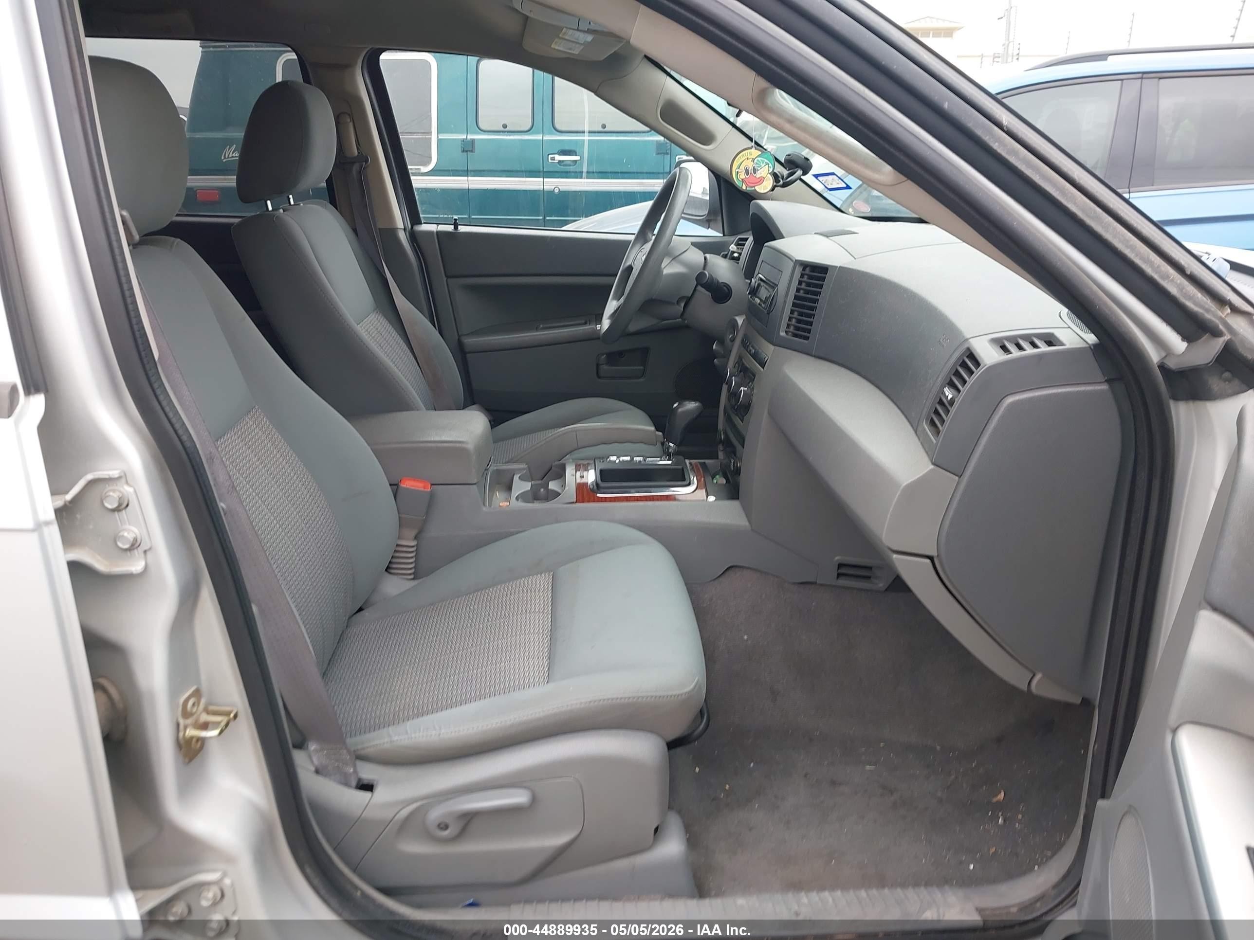 2007 Jeep Grand Cherokee Laredo Silver vin: 1J8GS48KX7C526725