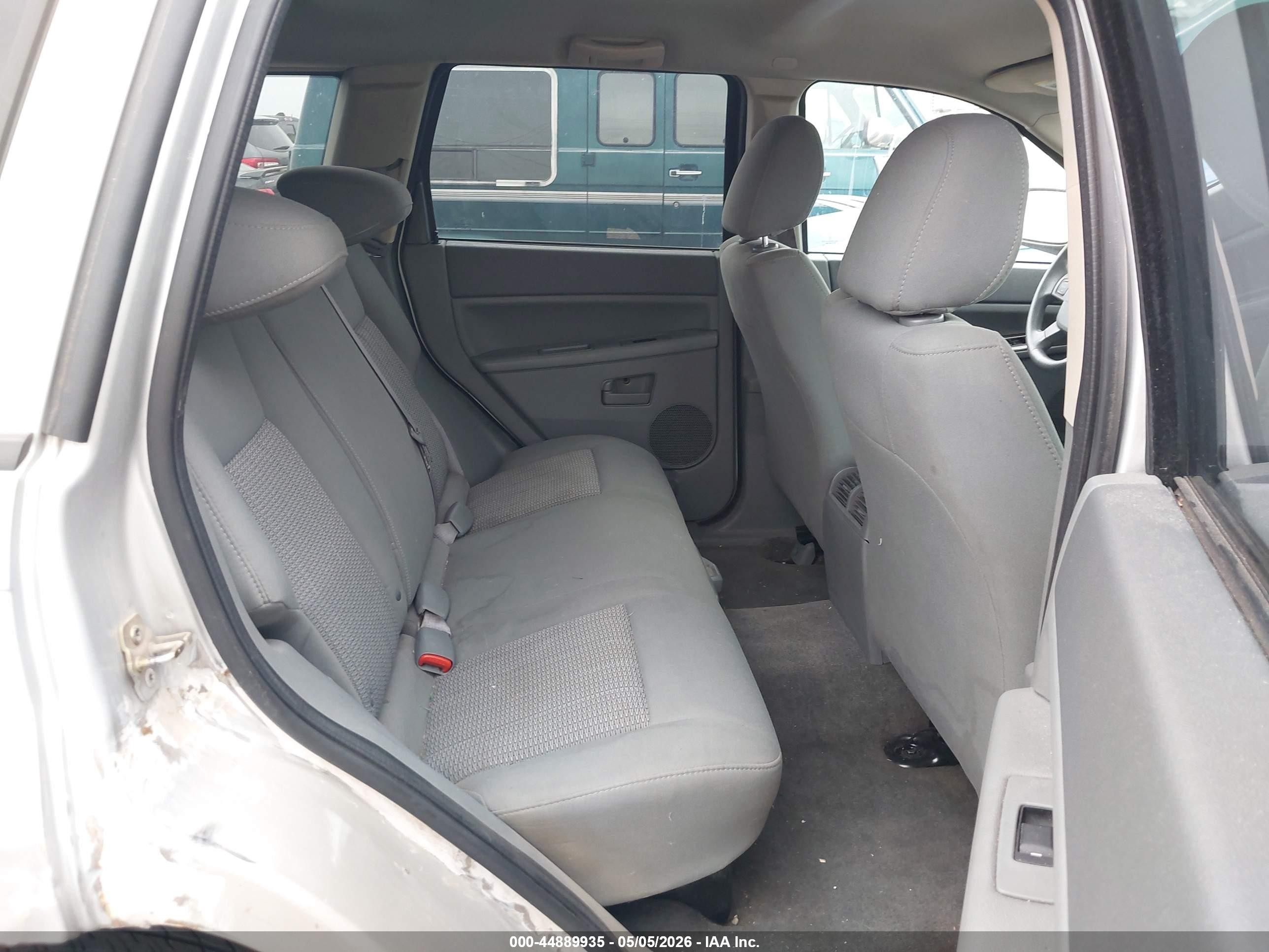 2007 Jeep Grand Cherokee Laredo Silver vin: 1J8GS48KX7C526725