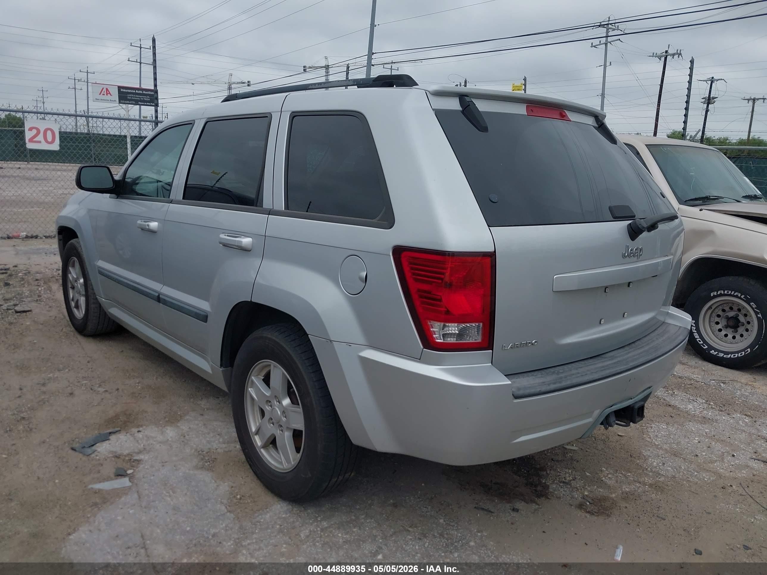 2007 Jeep Grand Cherokee Laredo Silver vin: 1J8GS48KX7C526725