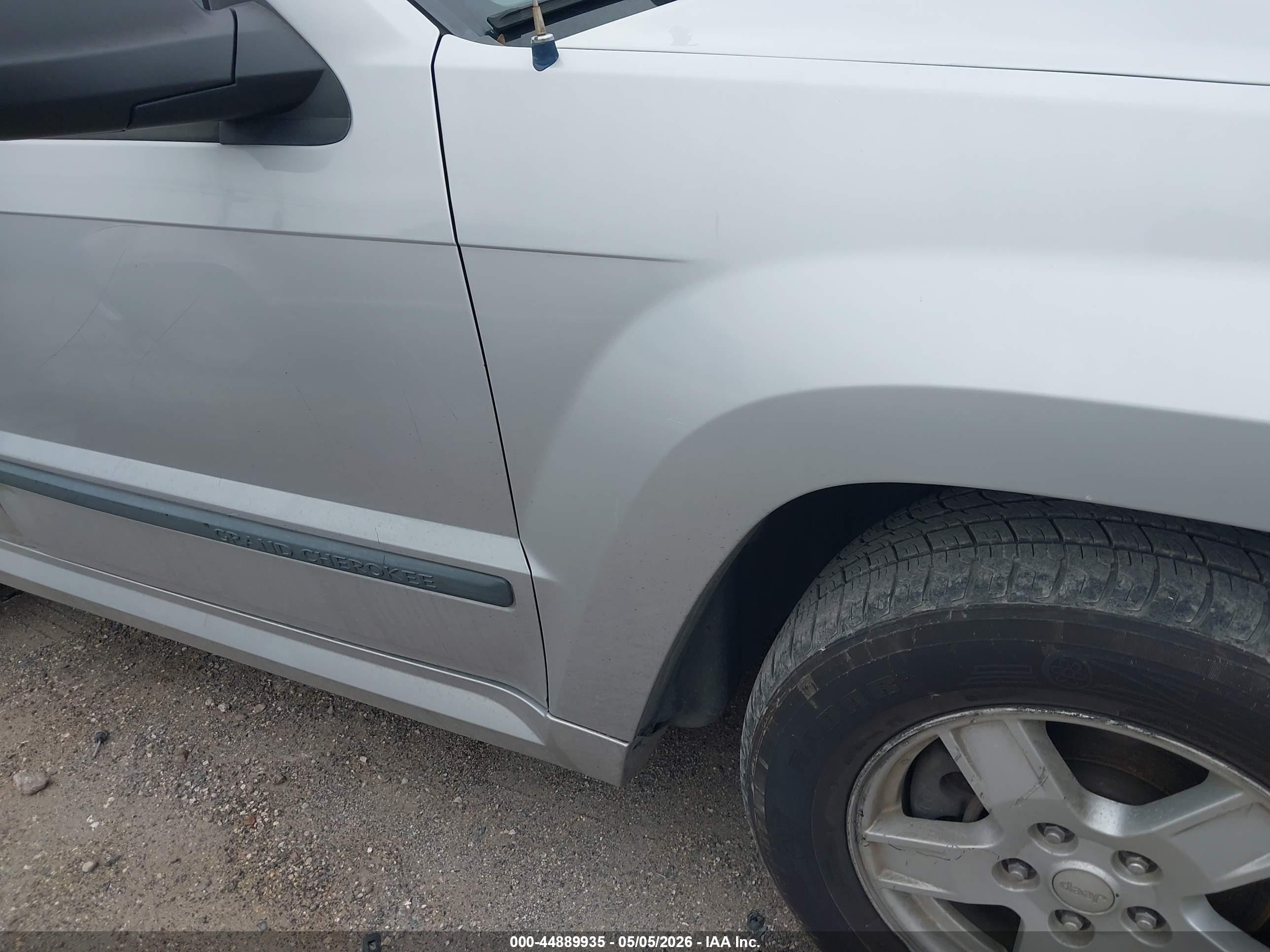 2007 Jeep Grand Cherokee Laredo Silver vin: 1J8GS48KX7C526725