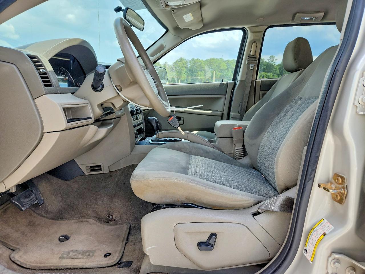 2007 Jeep Grand Cherokee Laredo Beige vin: 1J8GS48KX7C615940