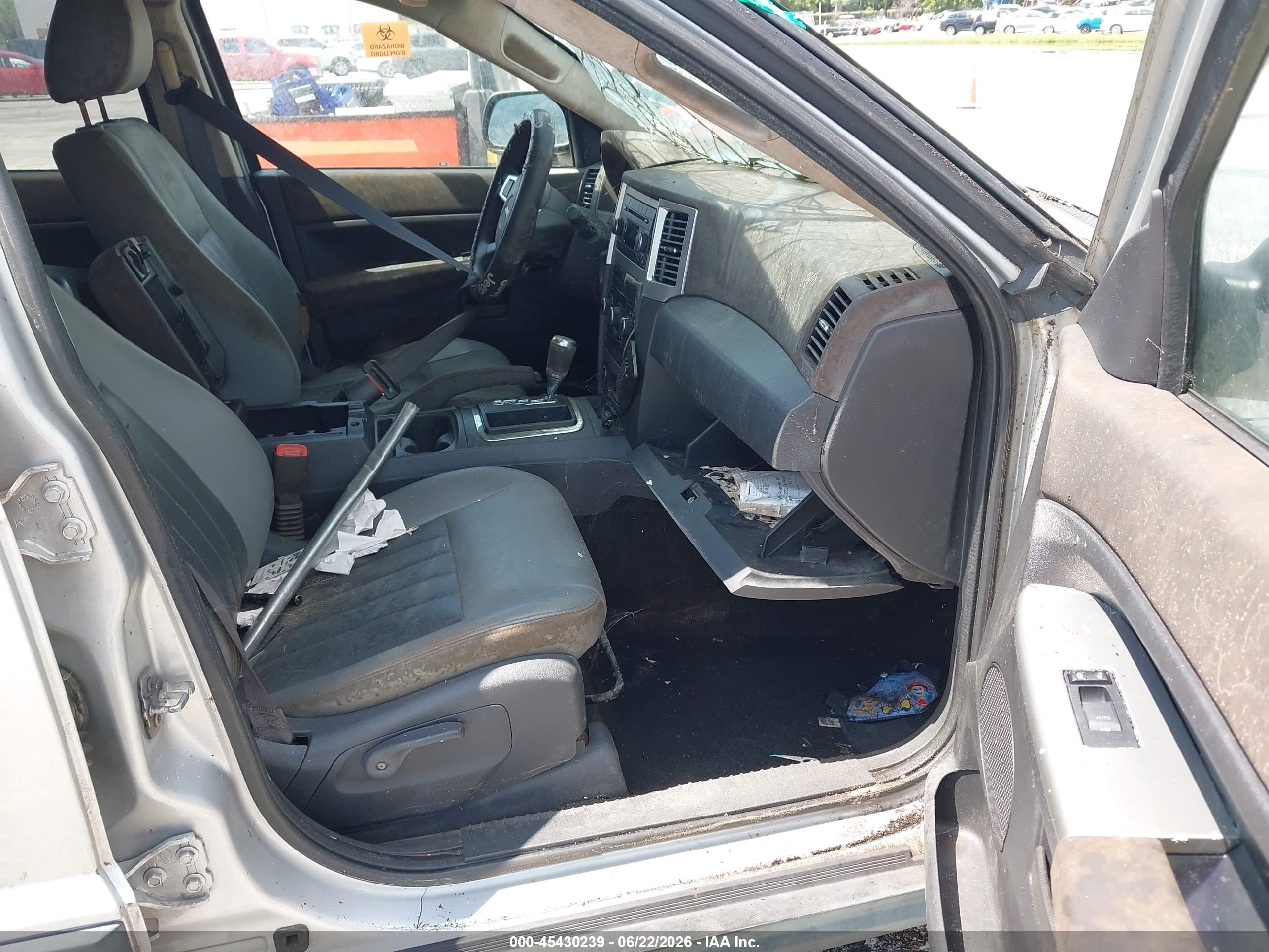 2008 Jeep Grand Cherokee Laredo Серебряный vin: 1J8GS48KX8C182489