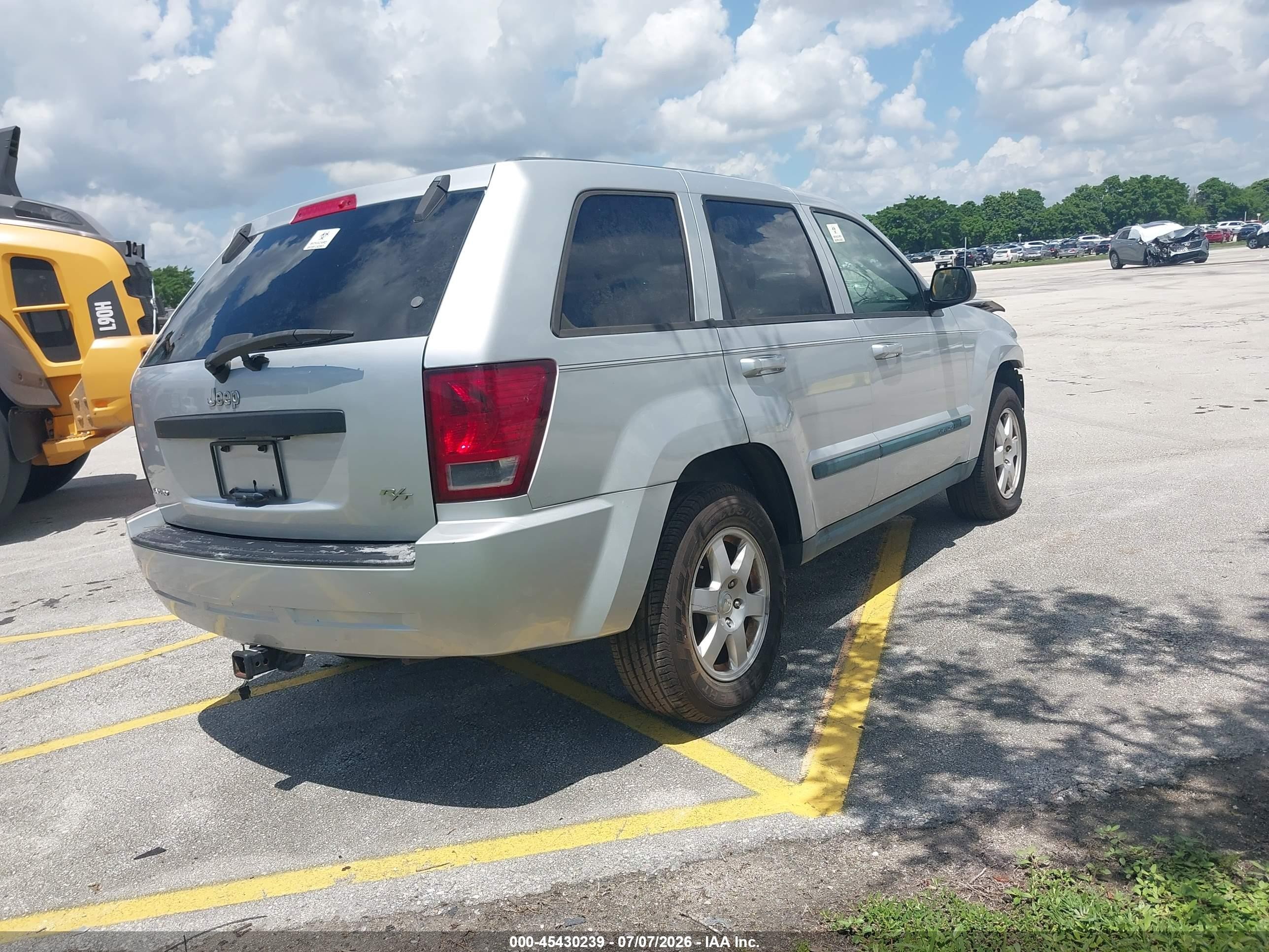 2008 Jeep Grand Cherokee Laredo Серебряный vin: 1J8GS48KX8C182489