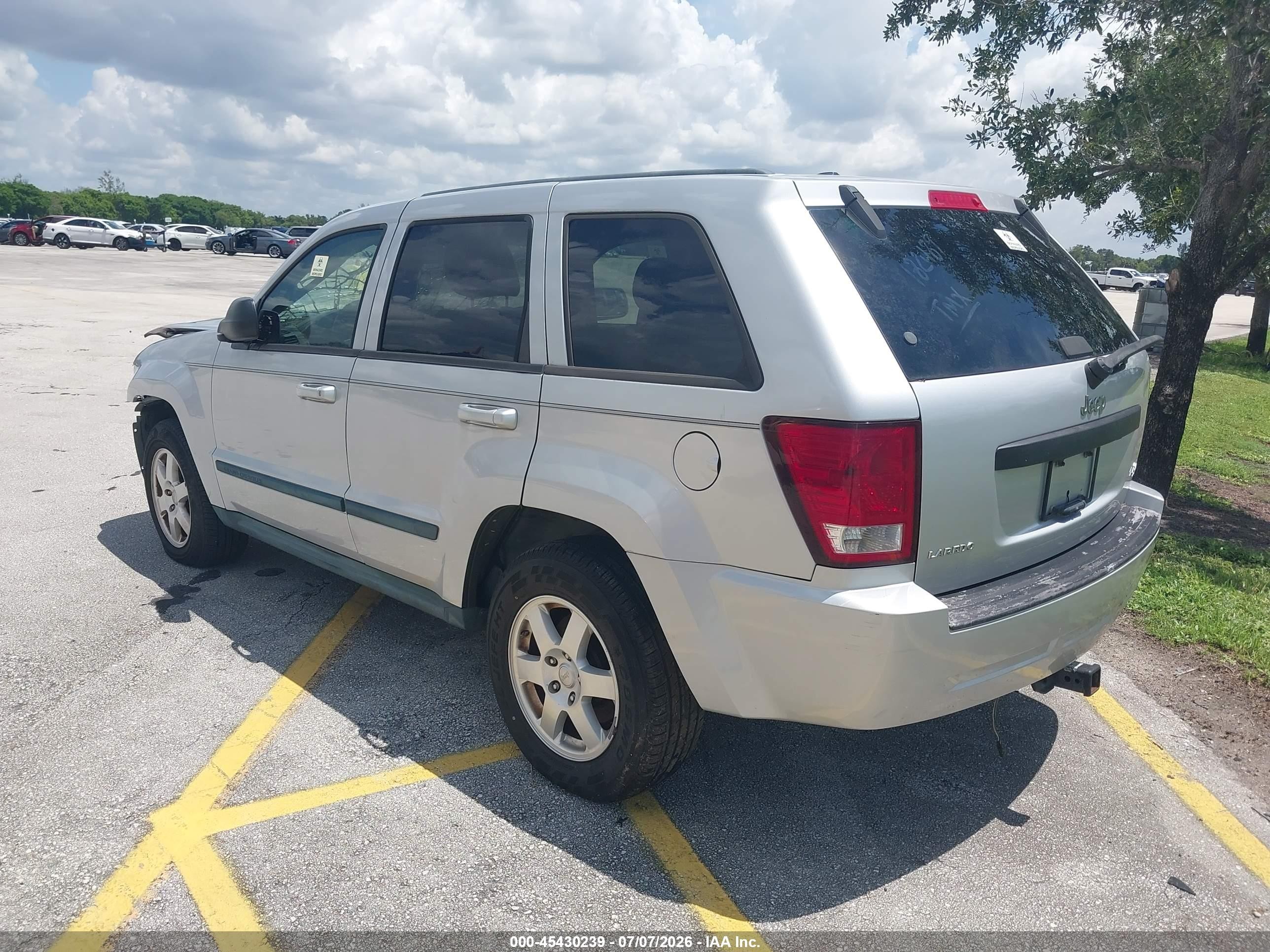 2008 Jeep Grand Cherokee Laredo Серебряный vin: 1J8GS48KX8C182489