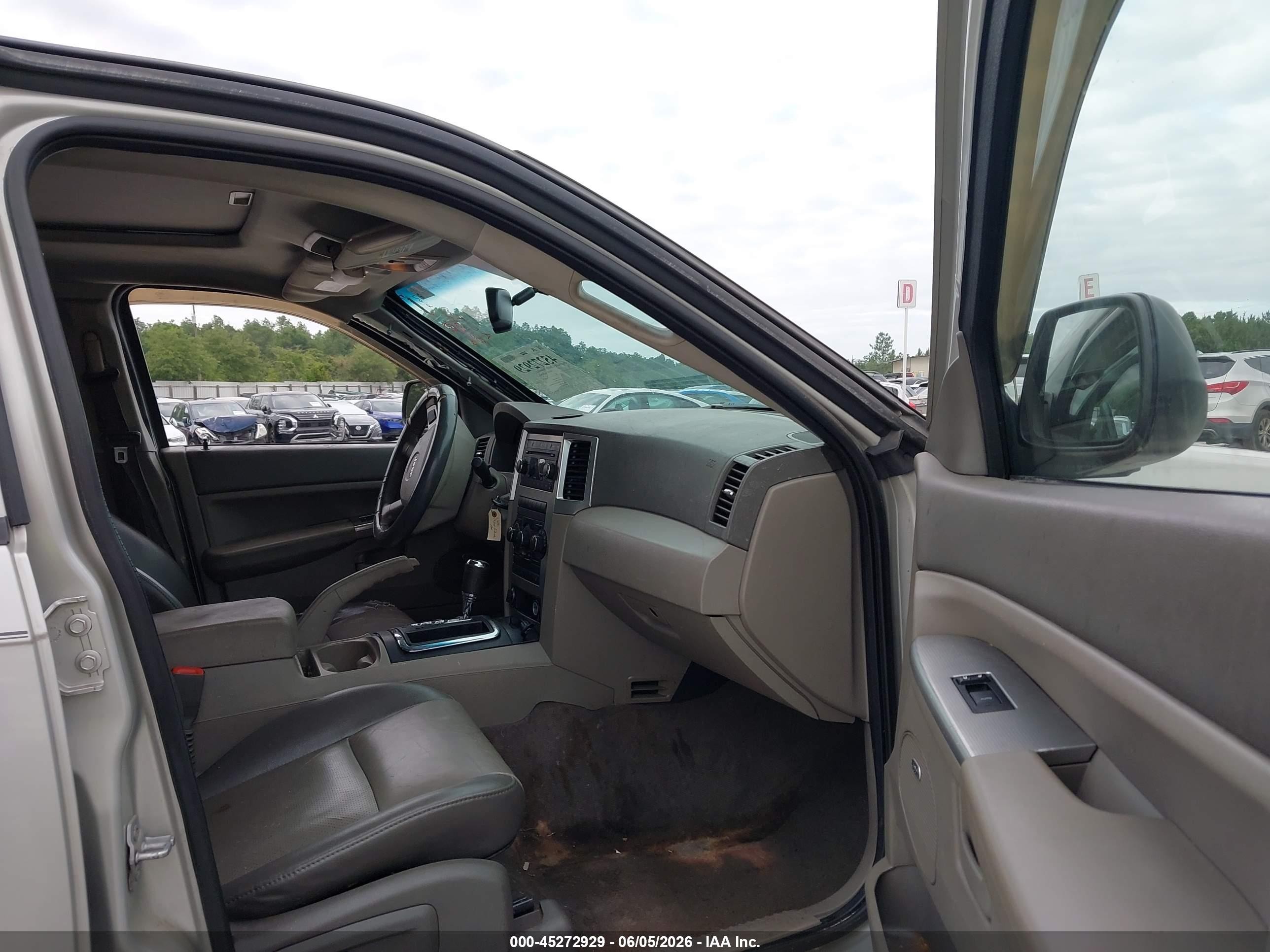 2008 Jeep Grand Cherokee Laredo Champagne vin: 1J8GS48KX8C212235