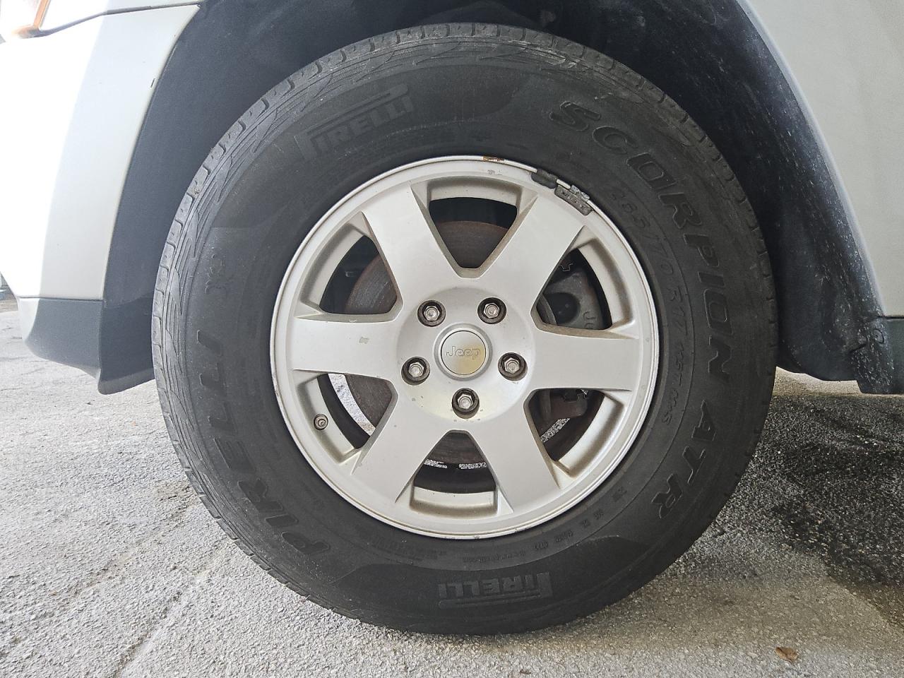2009 Jeep Grand Cherokee Laredo Silver vin: 1J8GS48KX9C521110 Damage: Left Front Wheel, Curb Rash, 1 To 2 Inches